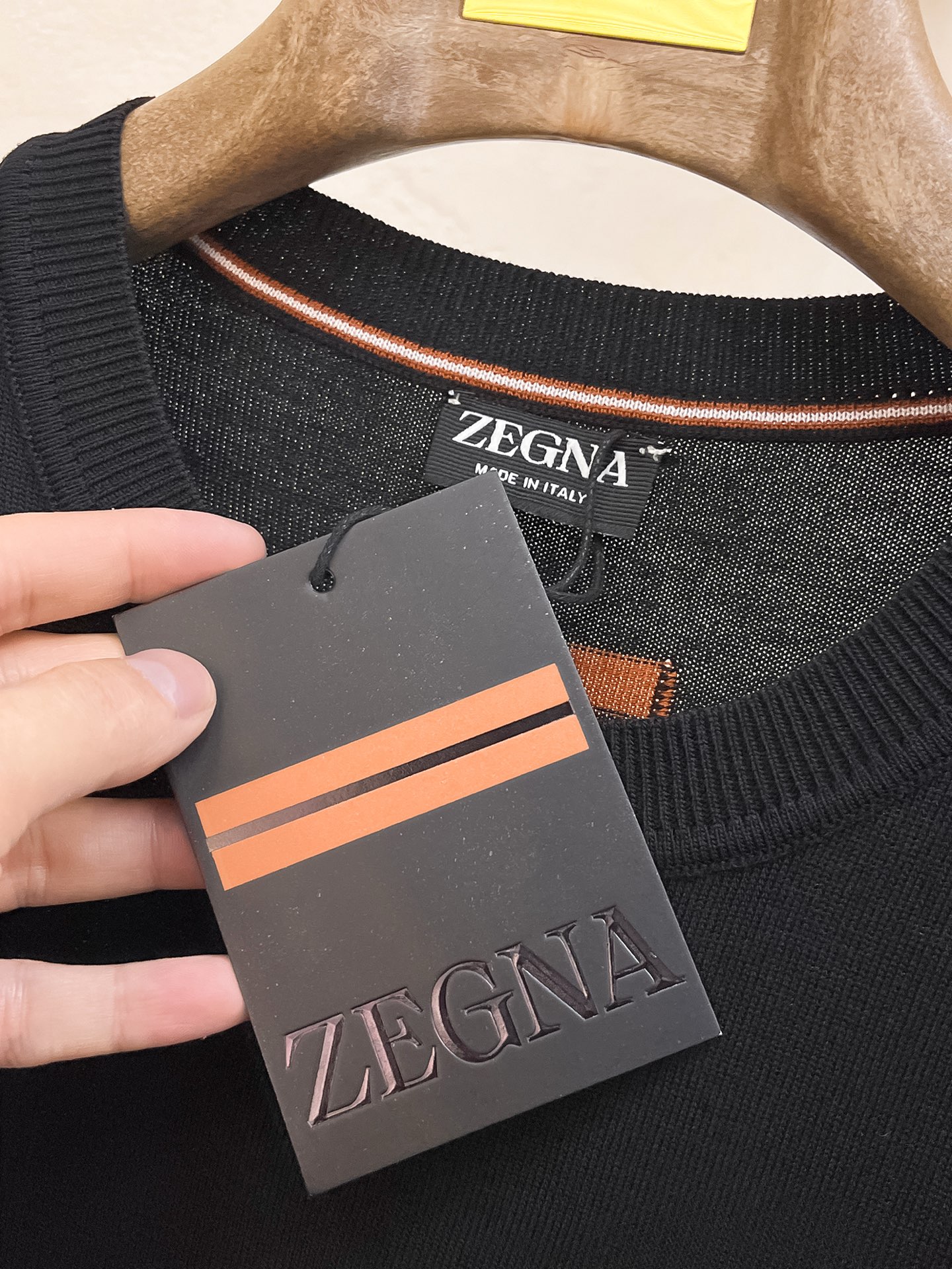 杰尼亚 2026春夏新品针织短袖，进口针织面料，手感柔软。顶级进口私货，设计潮流短袖针织衫，不失奢华 品