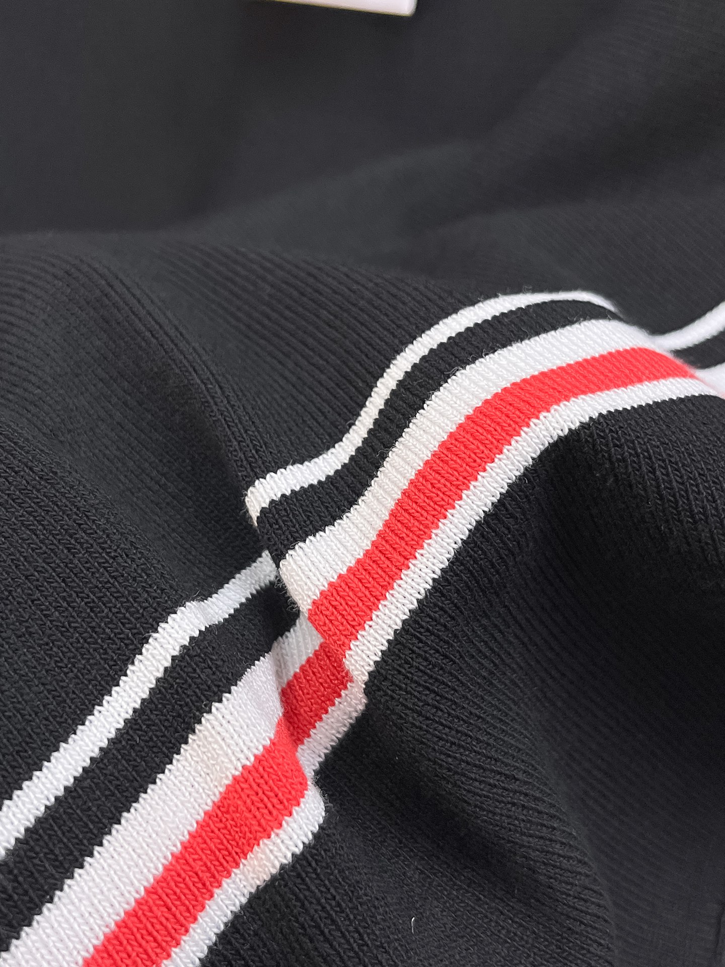 TB 2026春夏新品针织短袖，进口针织面料，手感柔软。顶级进口私货，设计潮流短袖针织衫，不失奢华 品质