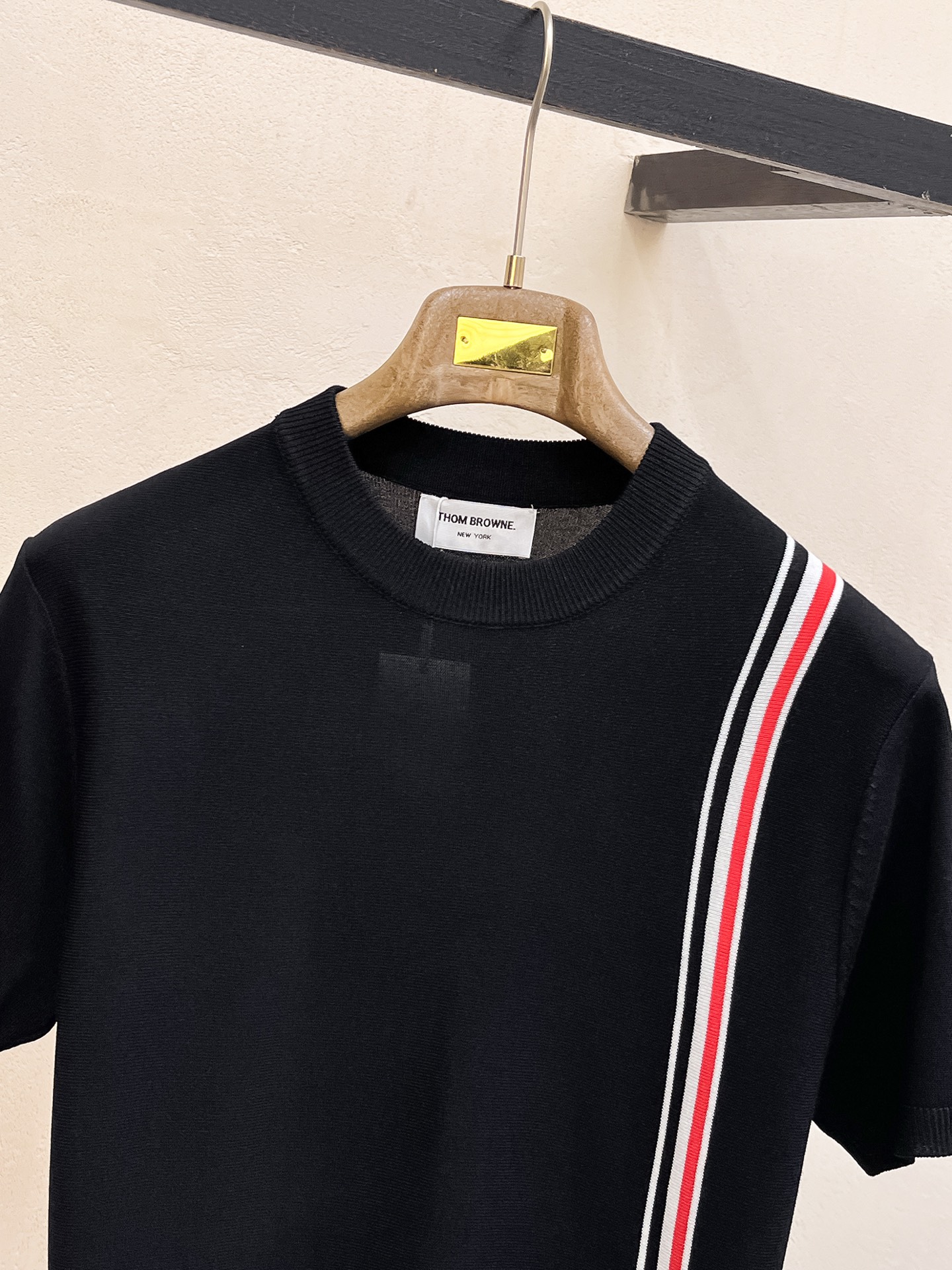 TB 2026春夏新品针织短袖，进口针织面料，手感柔软。顶级进口私货，设计潮流短袖针织衫，不失奢华 品质