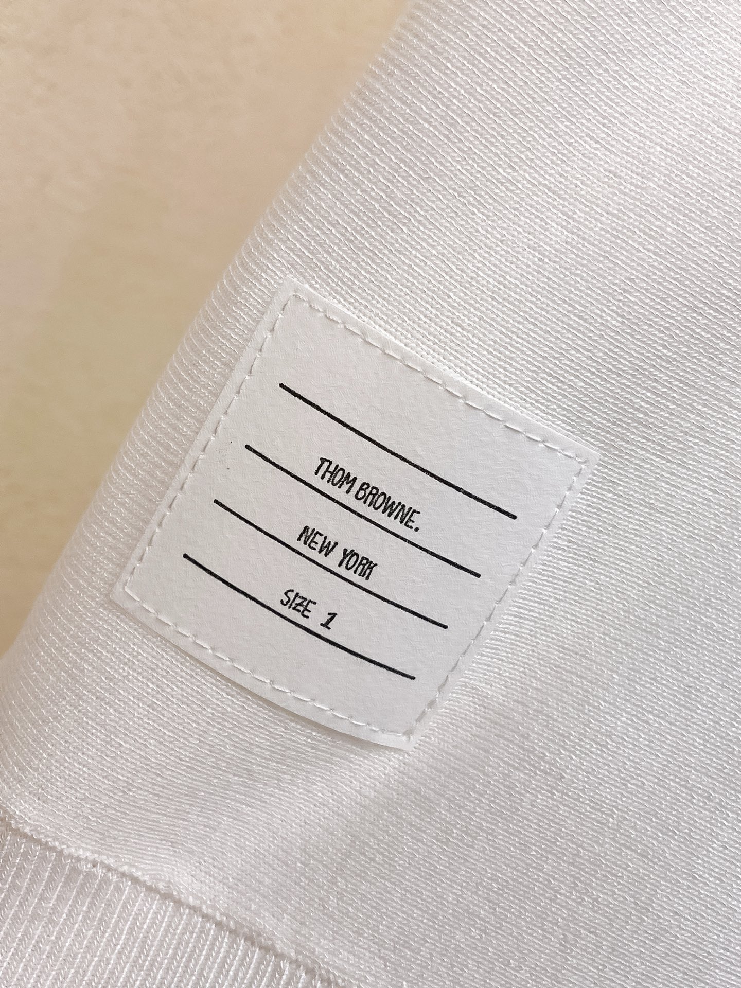 TB 2026春夏新品针织短袖，进口针织面料，手感柔软。顶级进口私货，设计潮流短袖针织衫，不失奢华 品质