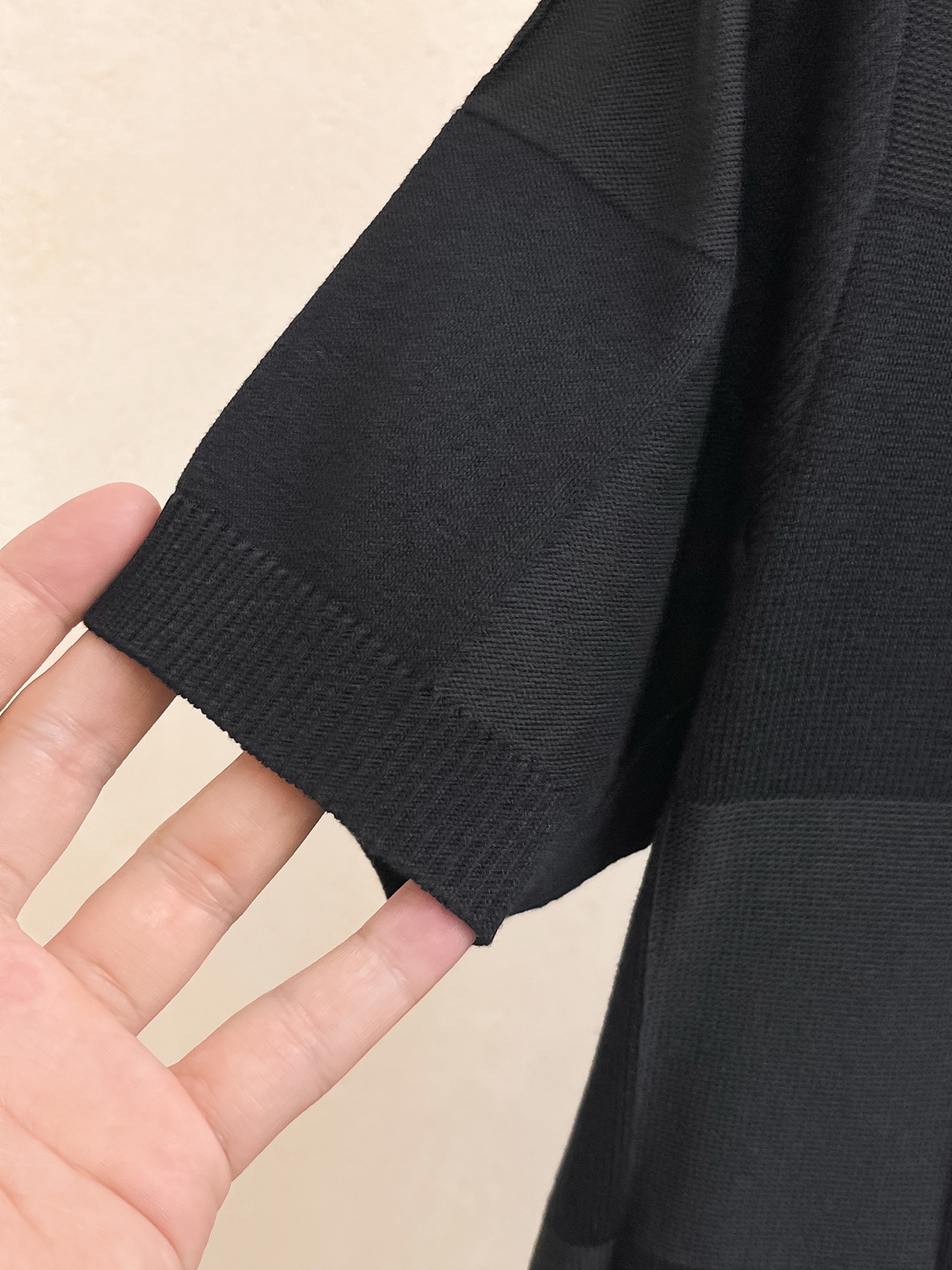 LV 2026春夏新品针织短袖，进口针织面料，手感柔软。顶级进口私货，设计潮流短袖针织衫，不失奢华 品质