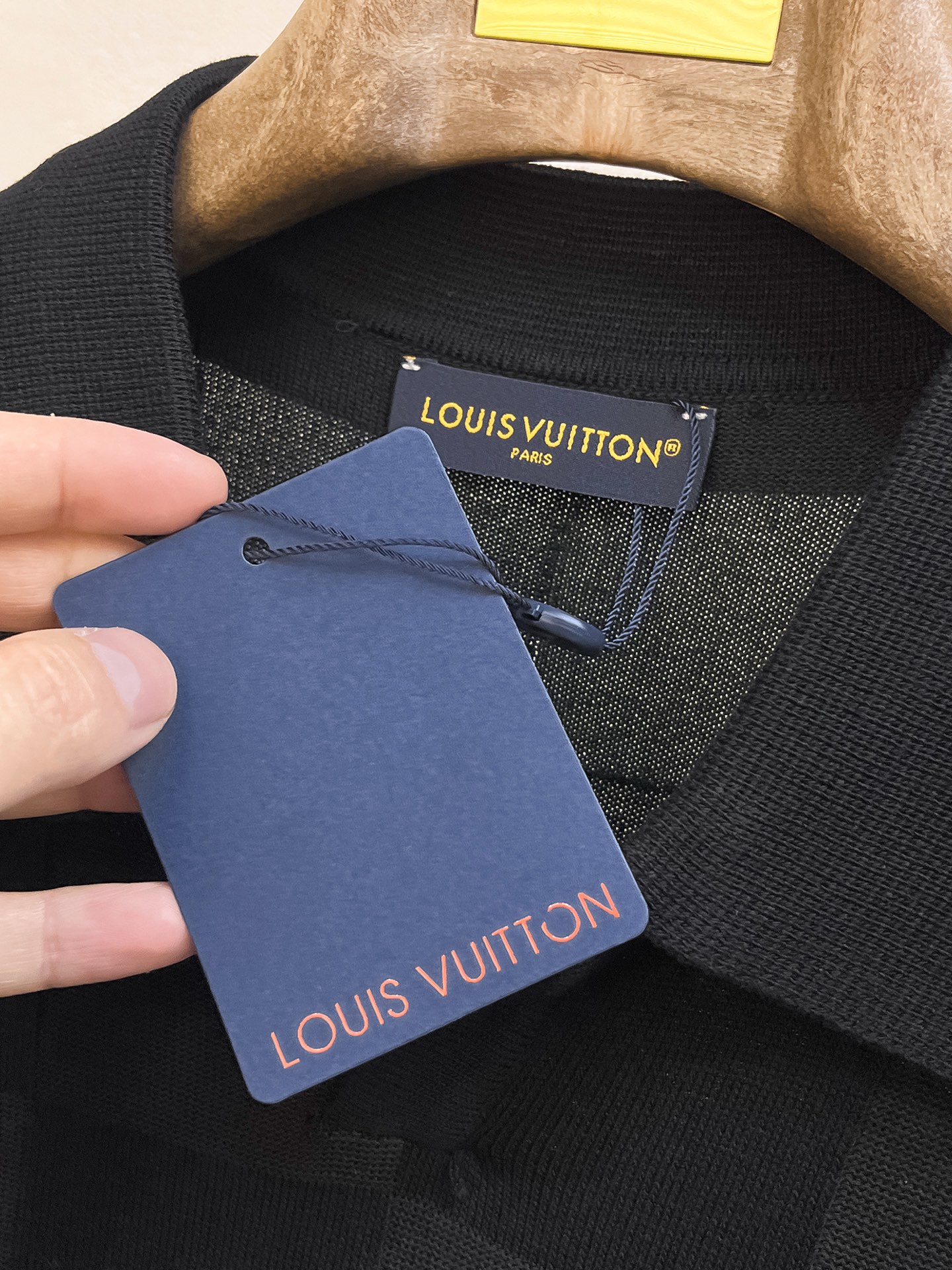 LV 2026春夏新品针织短袖，进口针织面料，手感柔软。顶级进口私货，设计潮流短袖针织衫，不失奢华 品质