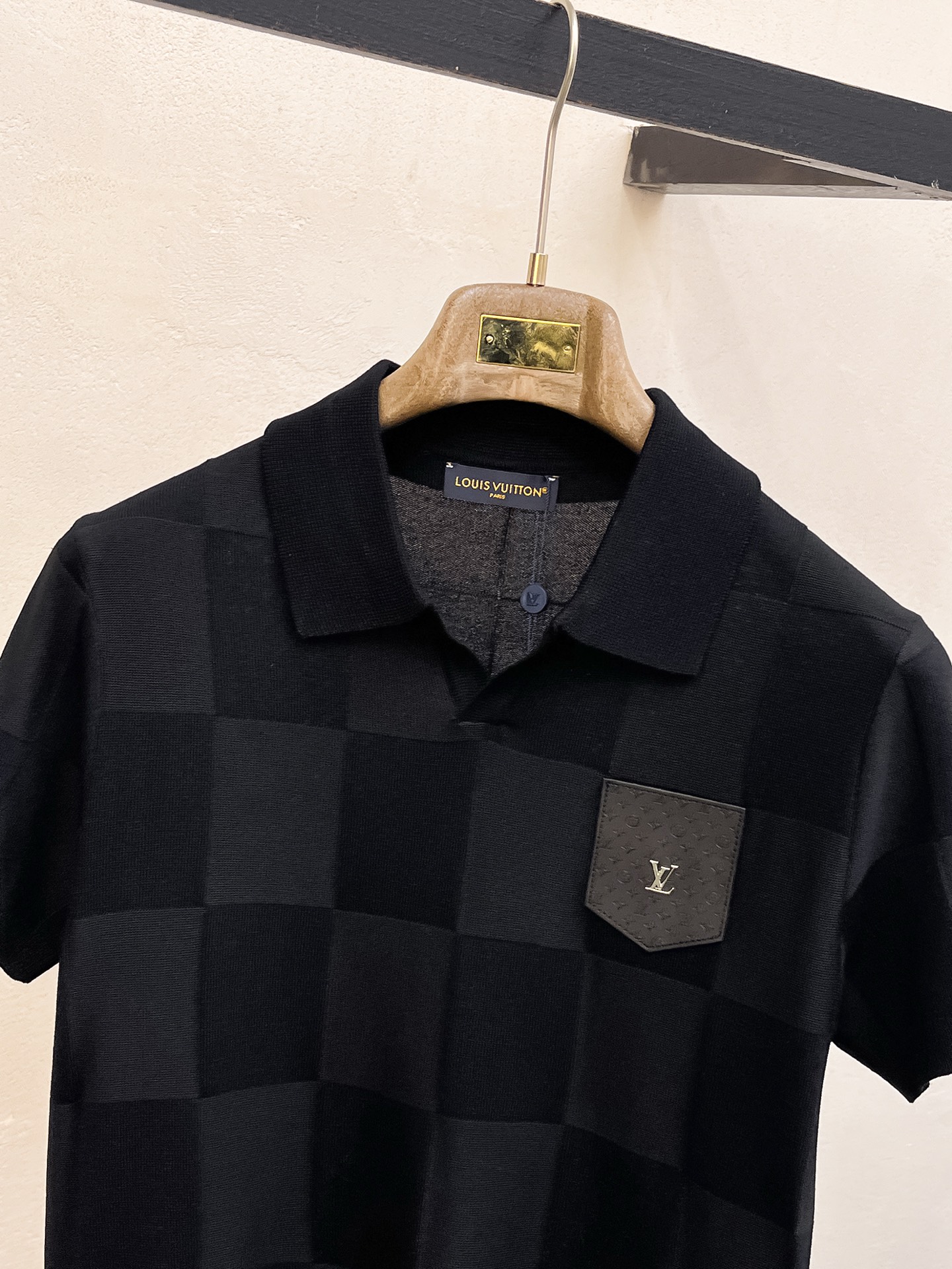 LV 2026春夏新品针织短袖，进口针织面料，手感柔软。顶级进口私货，设计潮流短袖针织衫，不失奢华 品质