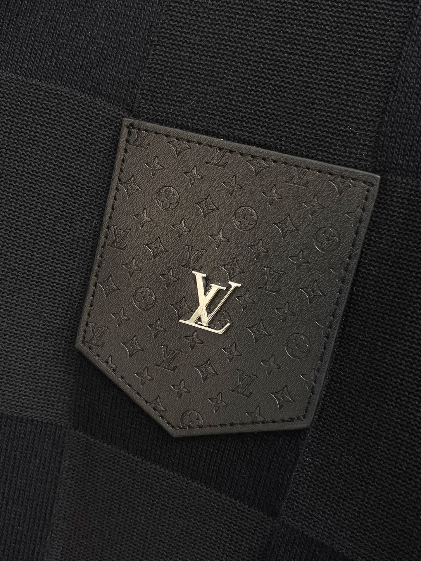 LV 2026春夏新品针织短袖，进口针织面料，手感柔软。顶级进口私货，设计潮流短袖针织衫，不失奢华 品质