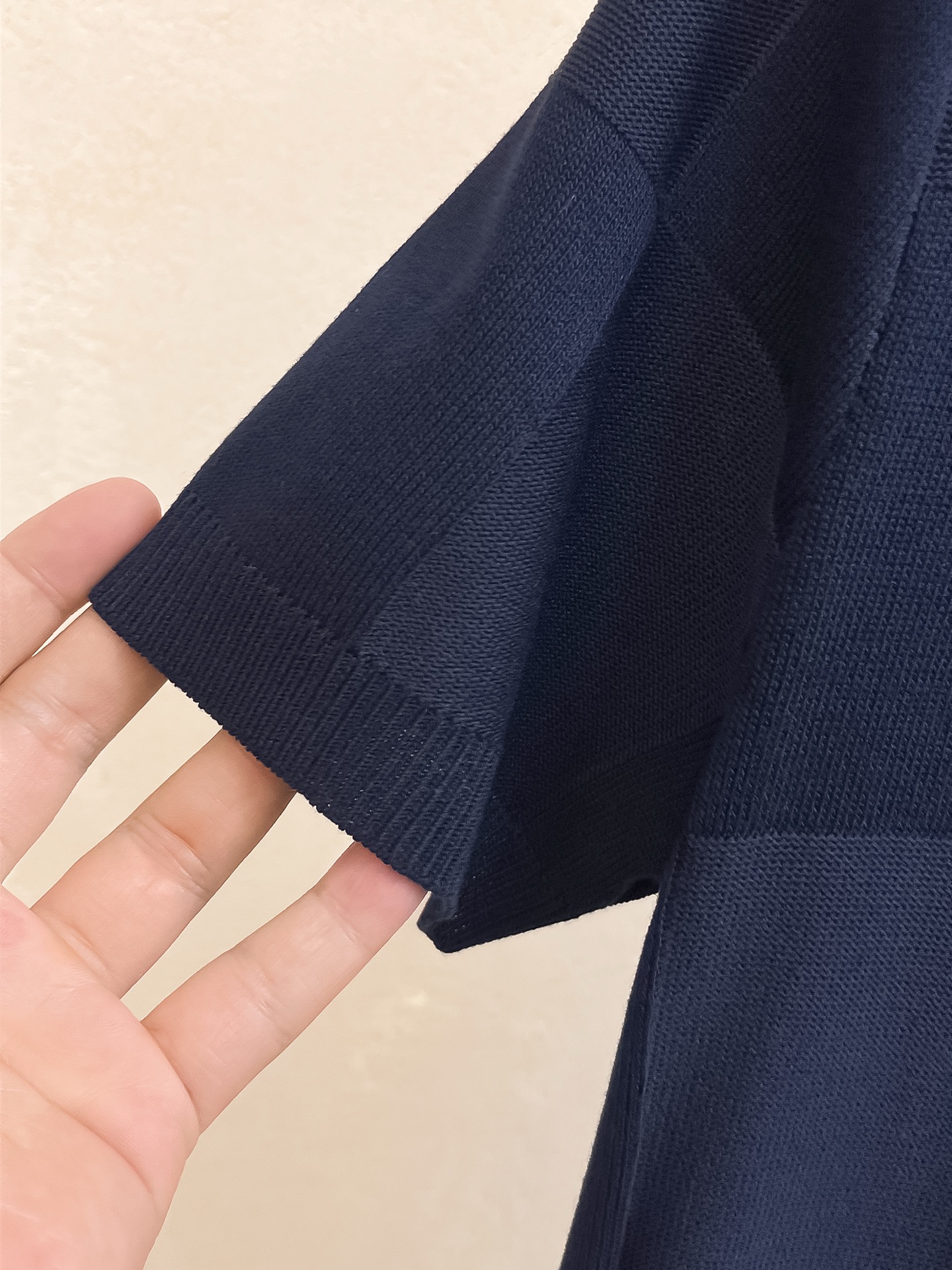 LV 2026春夏新品针织短袖，进口针织面料，手感柔软。顶级进口私货，设计潮流短袖针织衫，不失奢华 品质