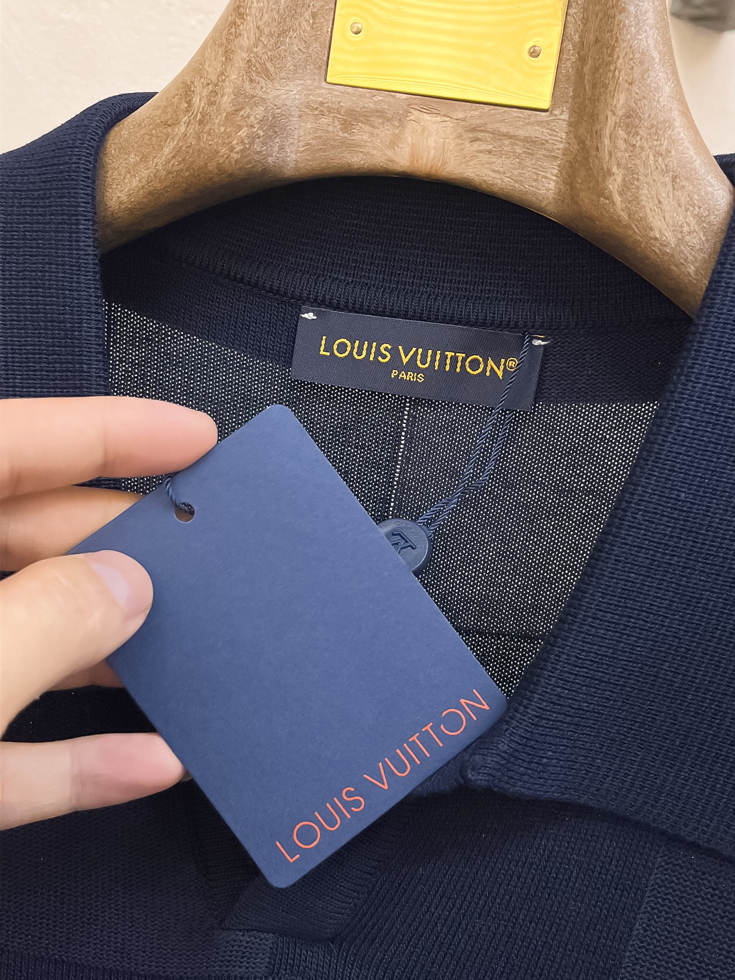 LV 2026春夏新品针织短袖，进口针织面料，手感柔软。顶级进口私货，设计潮流短袖针织衫，不失奢华 品质