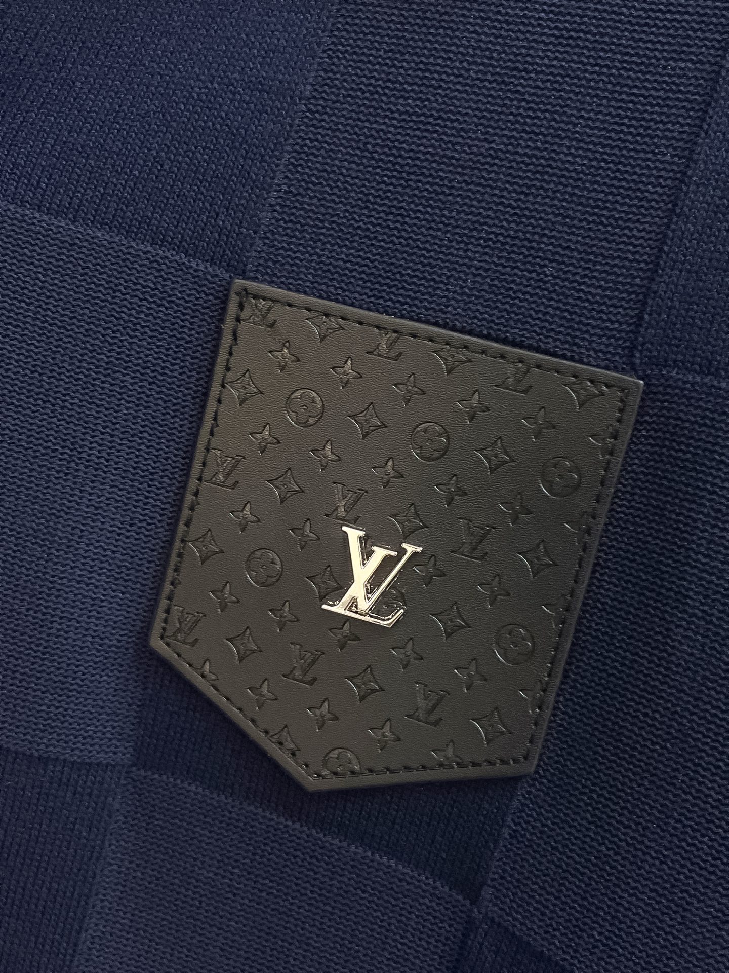 LV 2026春夏新品针织短袖，进口针织面料，手感柔软。顶级进口私货，设计潮流短袖针织衫，不失奢华 品质