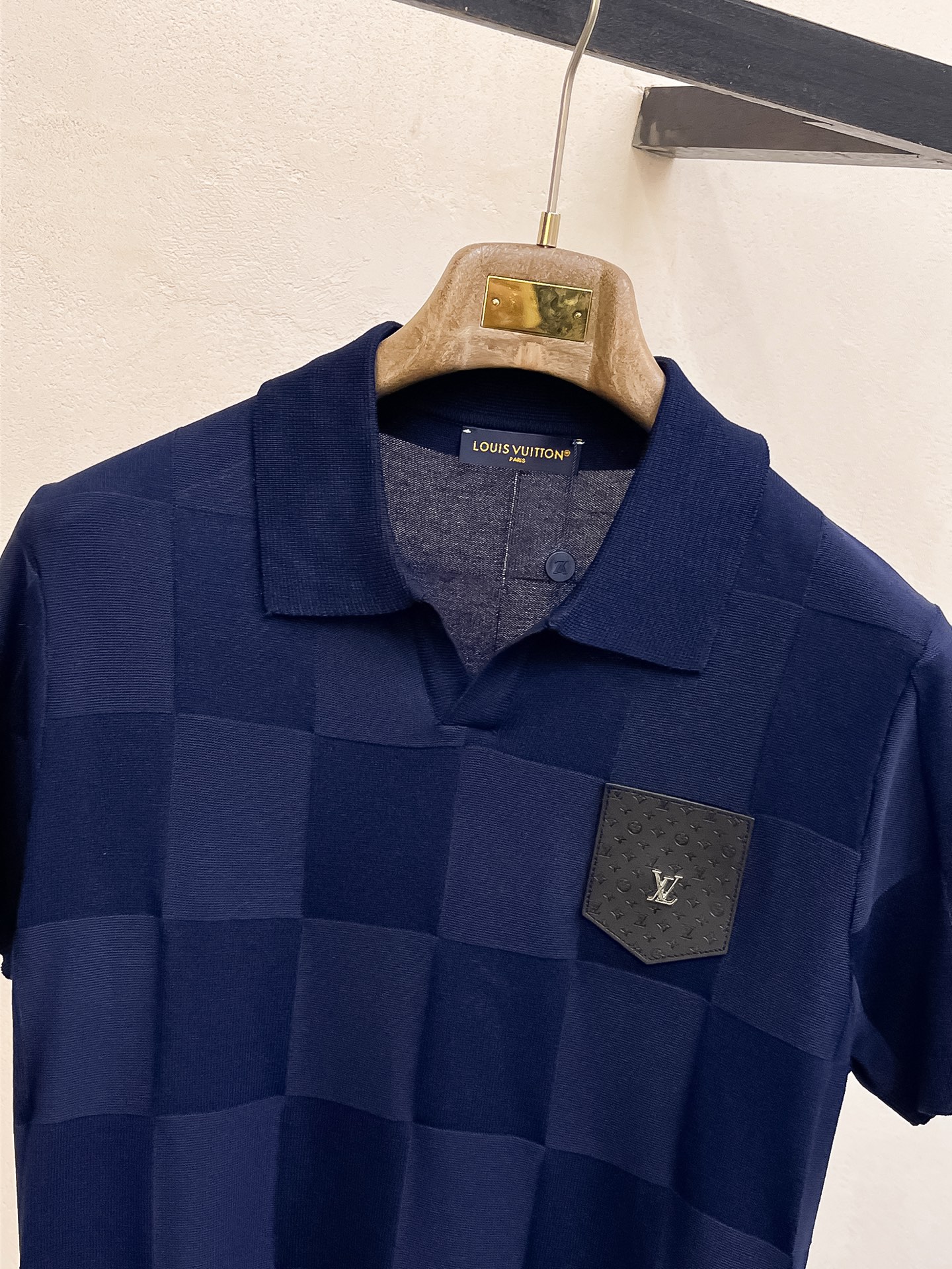 LV 2026春夏新品针织短袖，进口针织面料，手感柔软。顶级进口私货，设计潮流短袖针织衫，不失奢华 品质