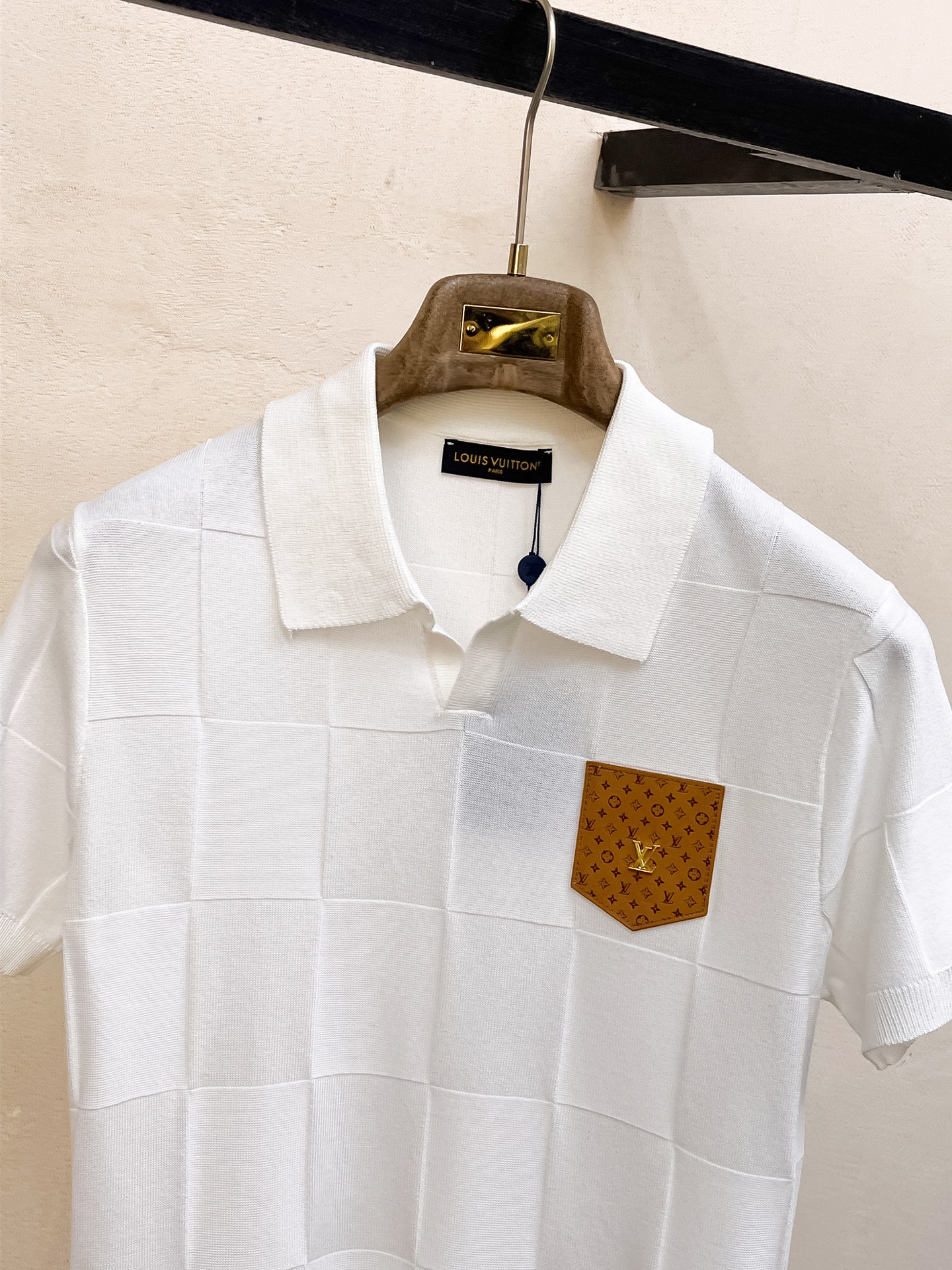 LV 2026春夏新品针织短袖，进口针织面料，手感柔软。顶级进口私货，设计潮流短袖针织衫，不失奢华 品质