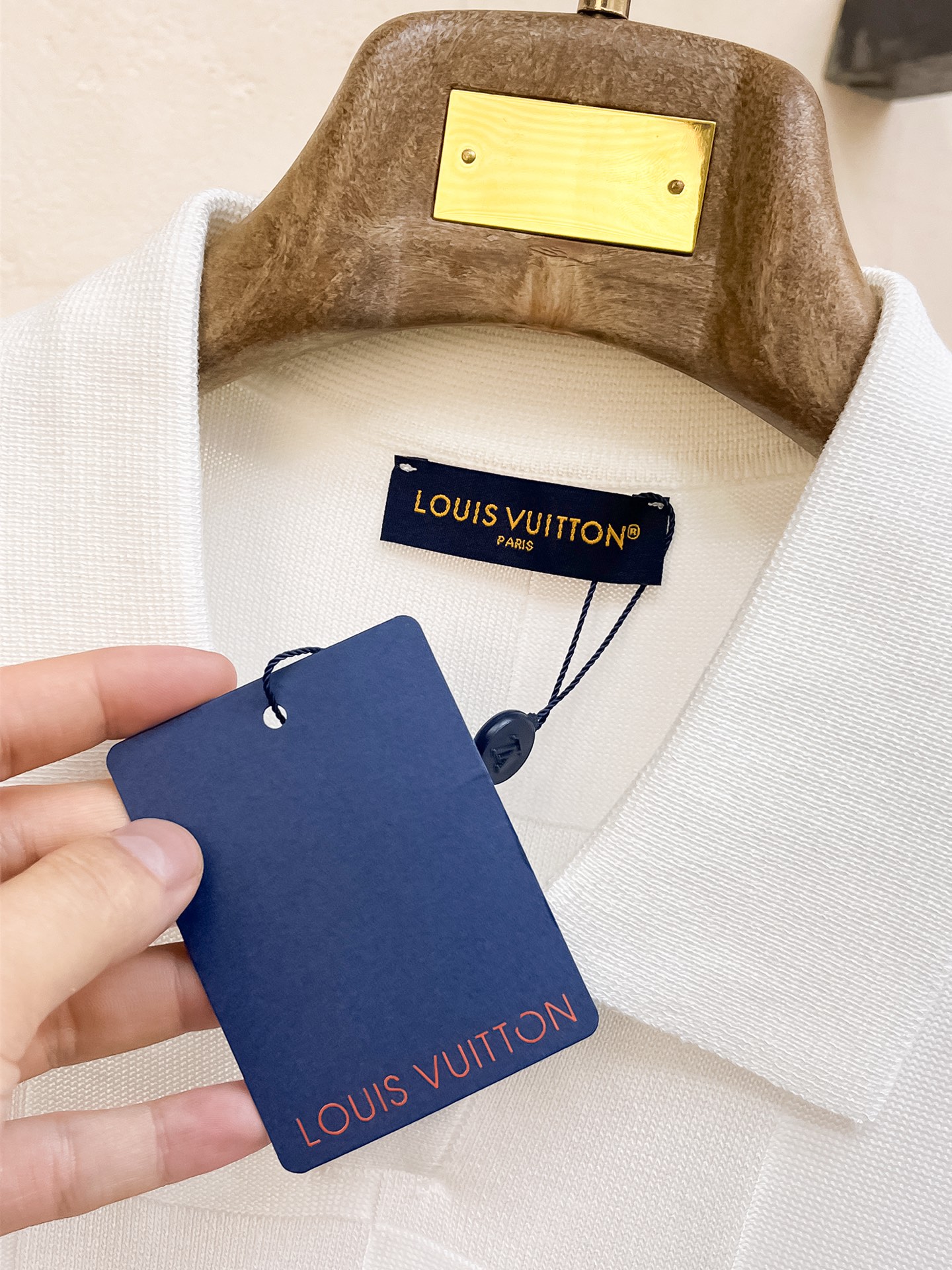 LV 2026春夏新品针织短袖，进口针织面料，手感柔软。顶级进口私货，设计潮流短袖针织衫，不失奢华 品质