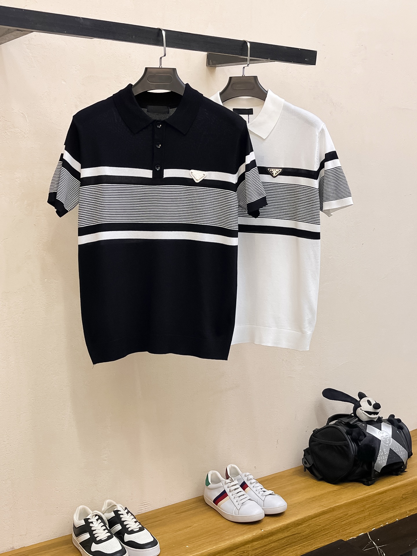 普拉达 2026春夏新品针织短袖，进口针织面料，手感柔软。顶级进口私货，设计潮流短袖针织衫，不失奢华 品