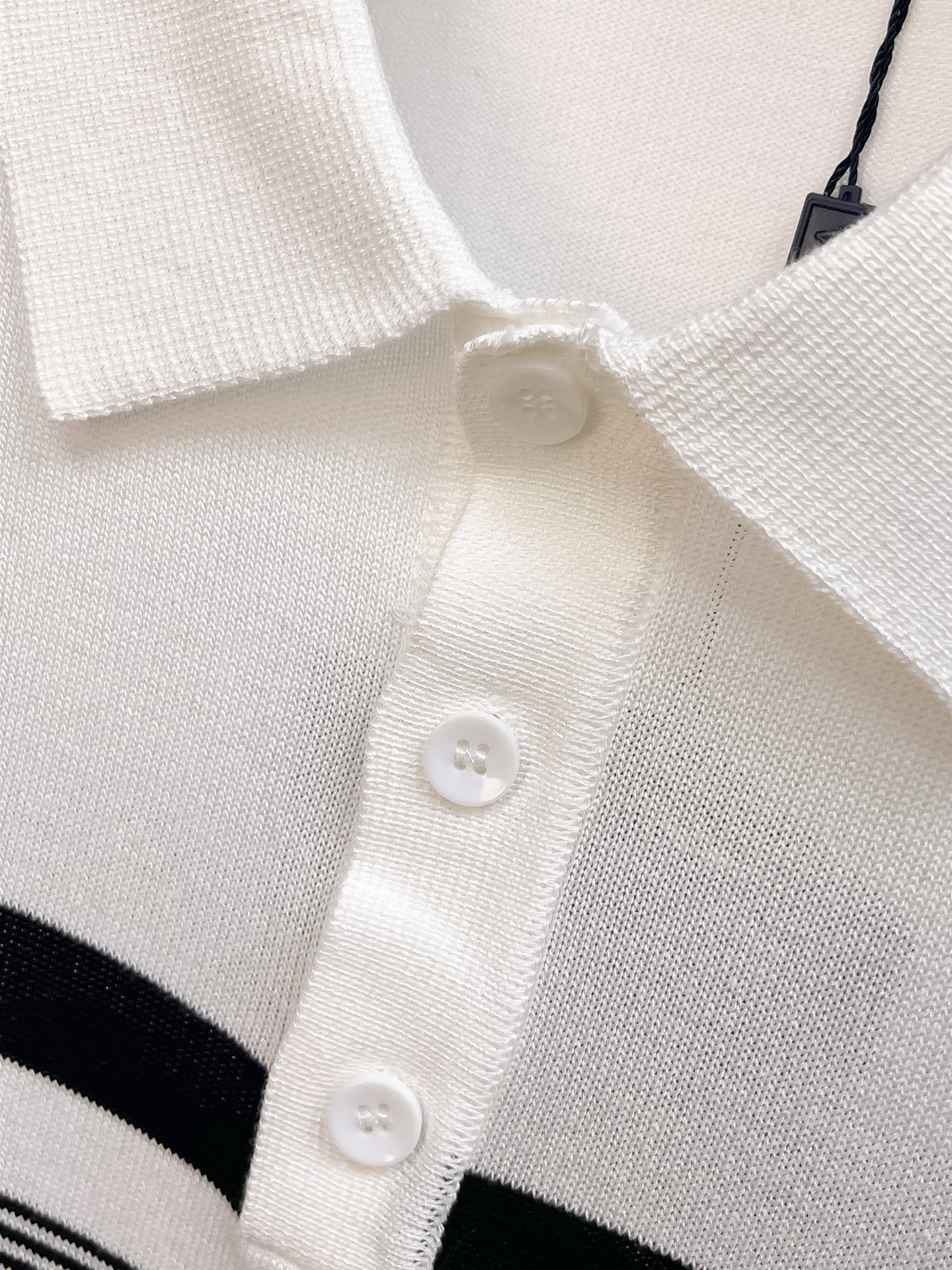 普拉达 2026春夏新品针织短袖，进口针织面料，手感柔软。顶级进口私货，设计潮流短袖针织衫，不失奢华 品