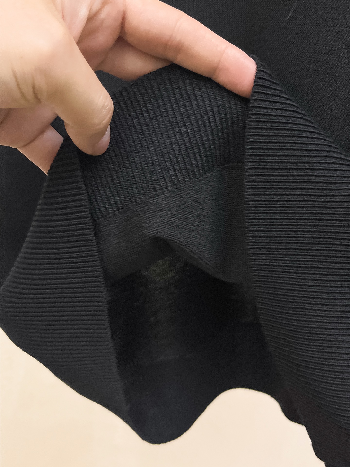 普拉达 2026春夏新品针织短袖，进口针织面料，手感柔软。顶级进口私货，设计潮流短袖针织衫，不失奢华 品