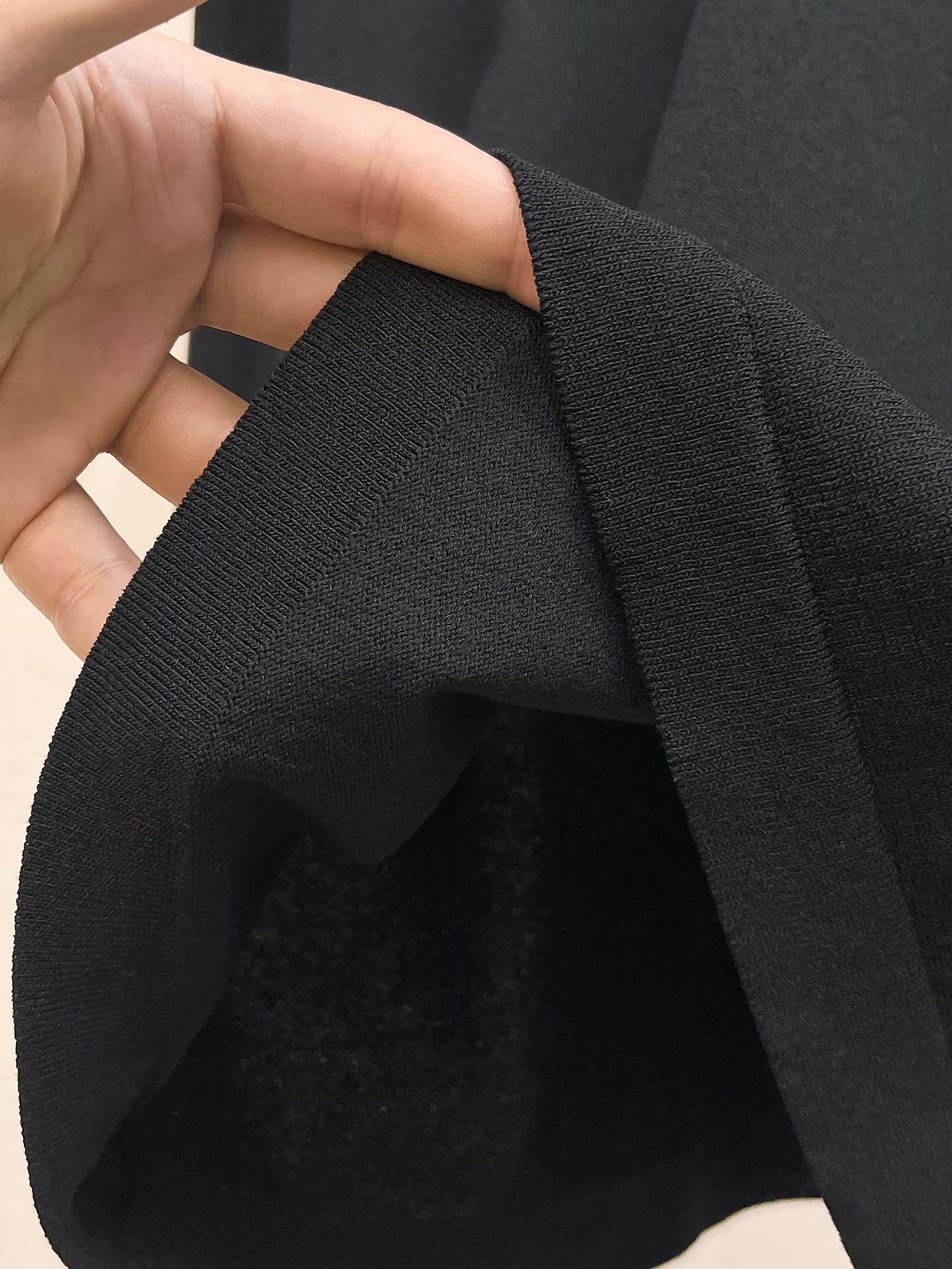 普拉达 2026春夏新品针织短袖，进口针织面料，手感柔软。顶级进口私货，设计潮流短袖针织衫，不失奢华 品