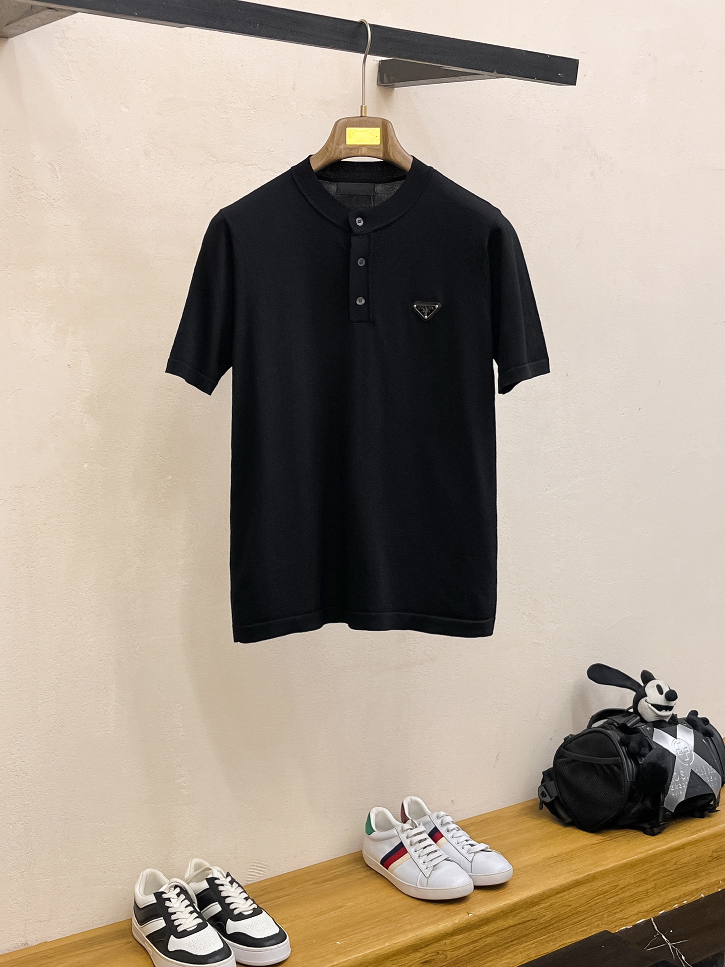 普拉达 2026春夏新品针织短袖，进口针织面料，手感柔软。顶级进口私货，设计潮流短袖针织衫，不失奢华 品