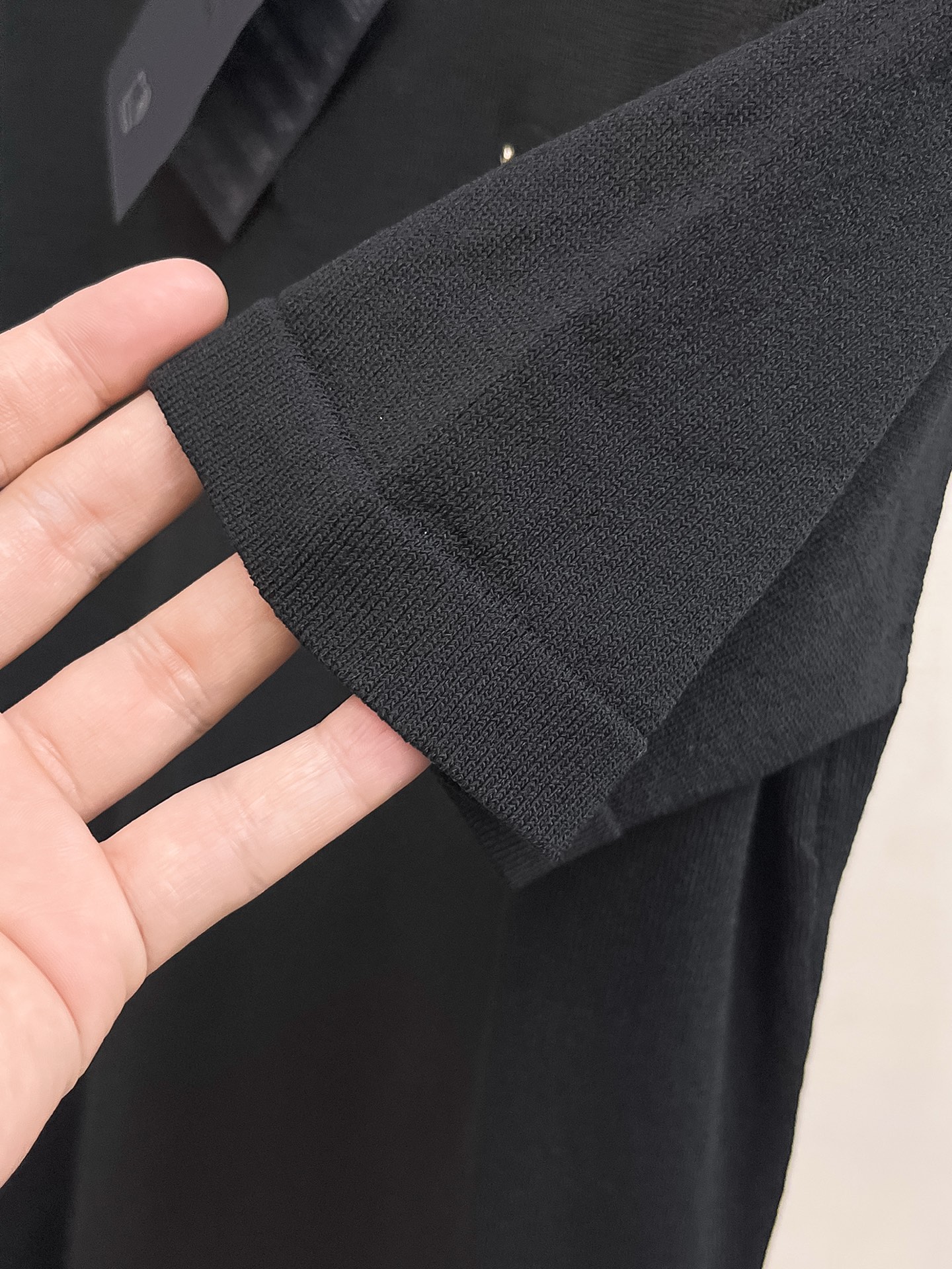 普拉达 2026春夏新品针织短袖，进口针织面料，手感柔软。顶级进口私货，设计潮流短袖针织衫，不失奢华 品