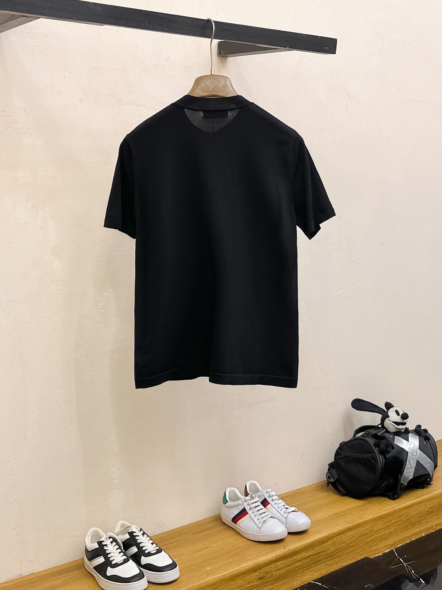 普拉达 2026春夏新品针织短袖，进口针织面料，手感柔软。顶级进口私货，设计潮流短袖针织衫，不失奢华 品