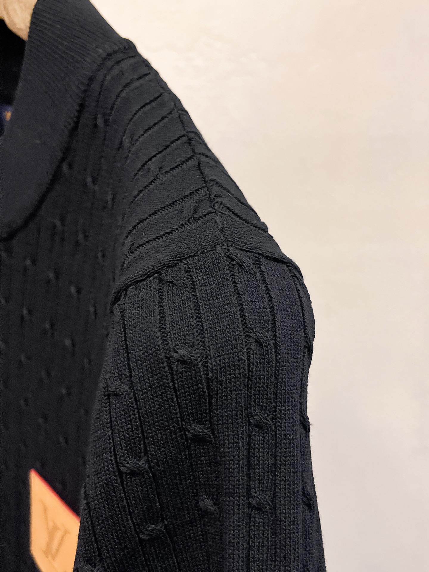 LV 2026春夏新品针织短袖，进口针织面料，手感柔软。顶级进口私货，设计潮流短袖针织衫，不失奢华 品质