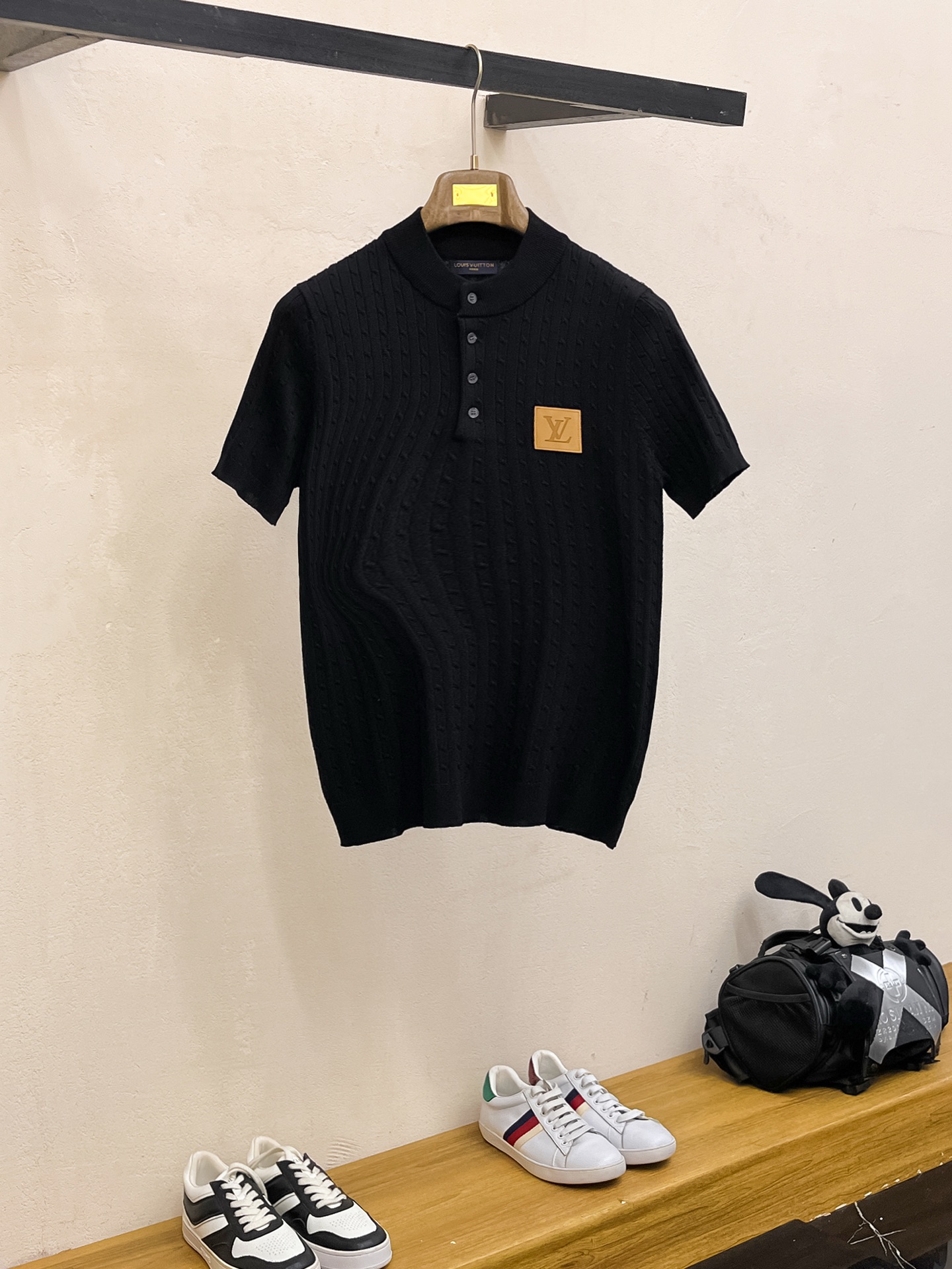 LV 2026春夏新品针织短袖，进口针织面料，手感柔软。顶级进口私货，设计潮流短袖针织衫，不失奢华 品质