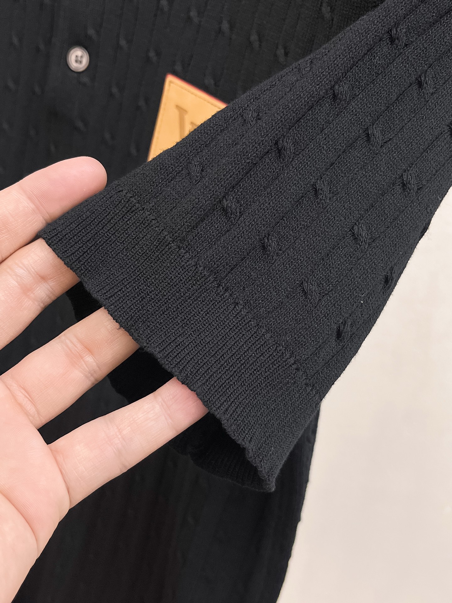 LV 2026春夏新品针织短袖，进口针织面料，手感柔软。顶级进口私货，设计潮流短袖针织衫，不失奢华 品质