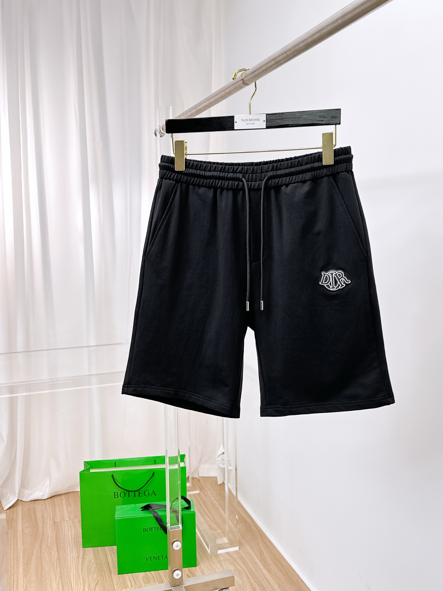 NO:156263,Dior/Dior 25 spring and summer new elastic strap casual shorts, custom-made fabric for counter, breathable and comfortable, impeccable details, brand element embroidery design concept, reflecting high quality. It feels delicate and soft!  It is casually cut, with a great upper body style!  Code number M-3XL, dior, dior, shorts, alexander wang19860909迪奥/Dior 25春夏新款松紧带休闲短裤,专柜定制面料 透气舒适度高,细节无可挑剔,品牌元素刺绣设计理念,体现高品质.手感细腻柔软！呈现休闲裁剪,上身版型超赞！码数M-3XL,,dior,dior,shorts,alexander wang,Men's clothing