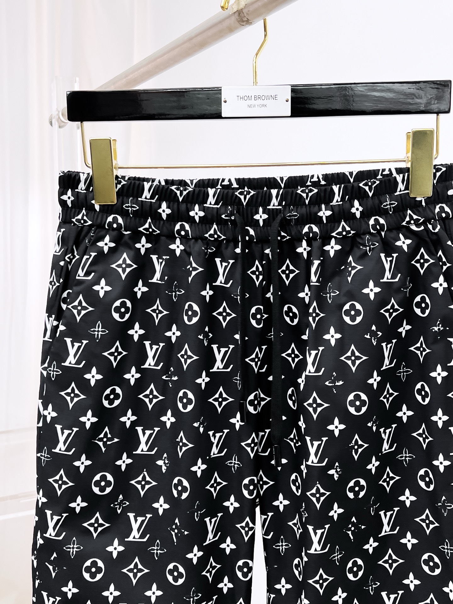   LV 驴家 2025 春夏新款 时尚休闲裤 上身舒适透气  颜色  黑色  码数M-3XL