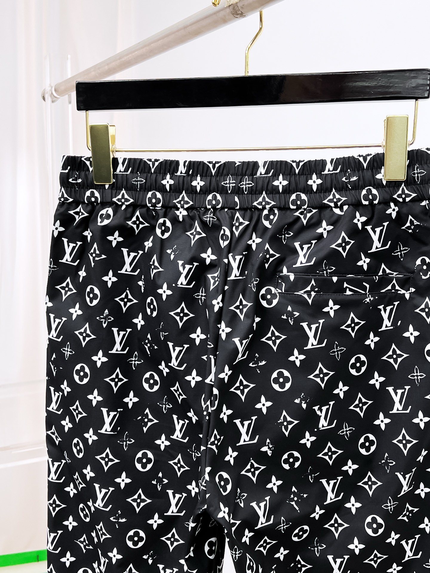   LV 驴家 2025 春夏新款 时尚休闲裤 上身舒适透气  颜色  黑色  码数M-3XL