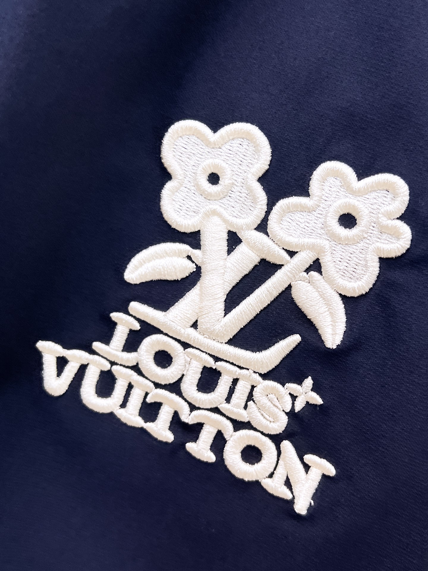   LV 驴家 2025 春夏新款 时尚休闲裤 上身舒适透气  颜色 蓝 黑  码数M-3XL