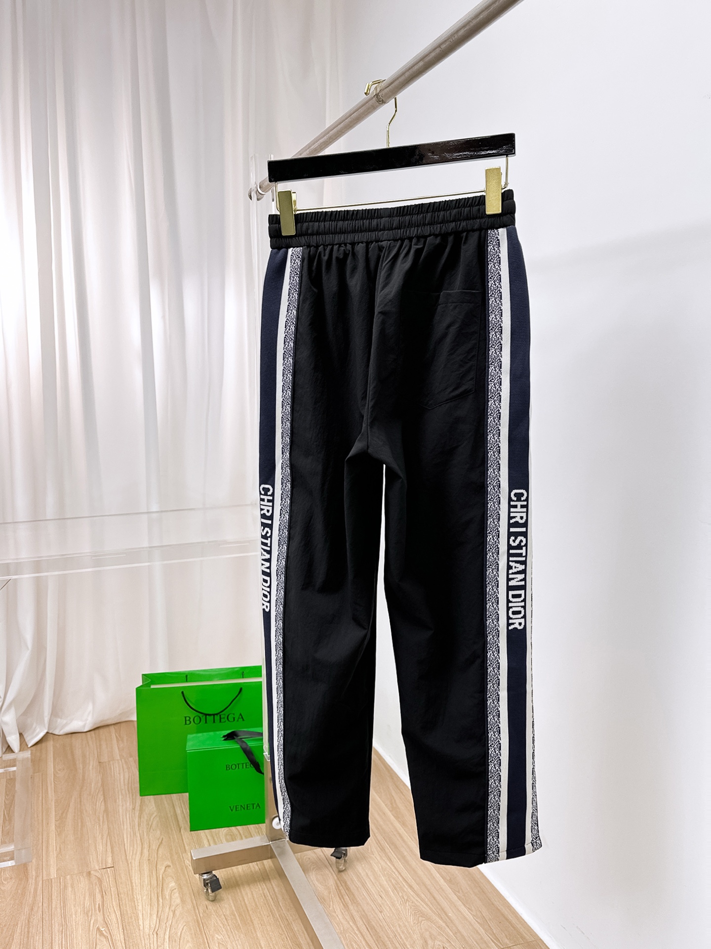   Dior 迪奥  2025 春夏新款 时尚休闲裤 上身舒适透气  颜色 白色  黑色  码数M-3X