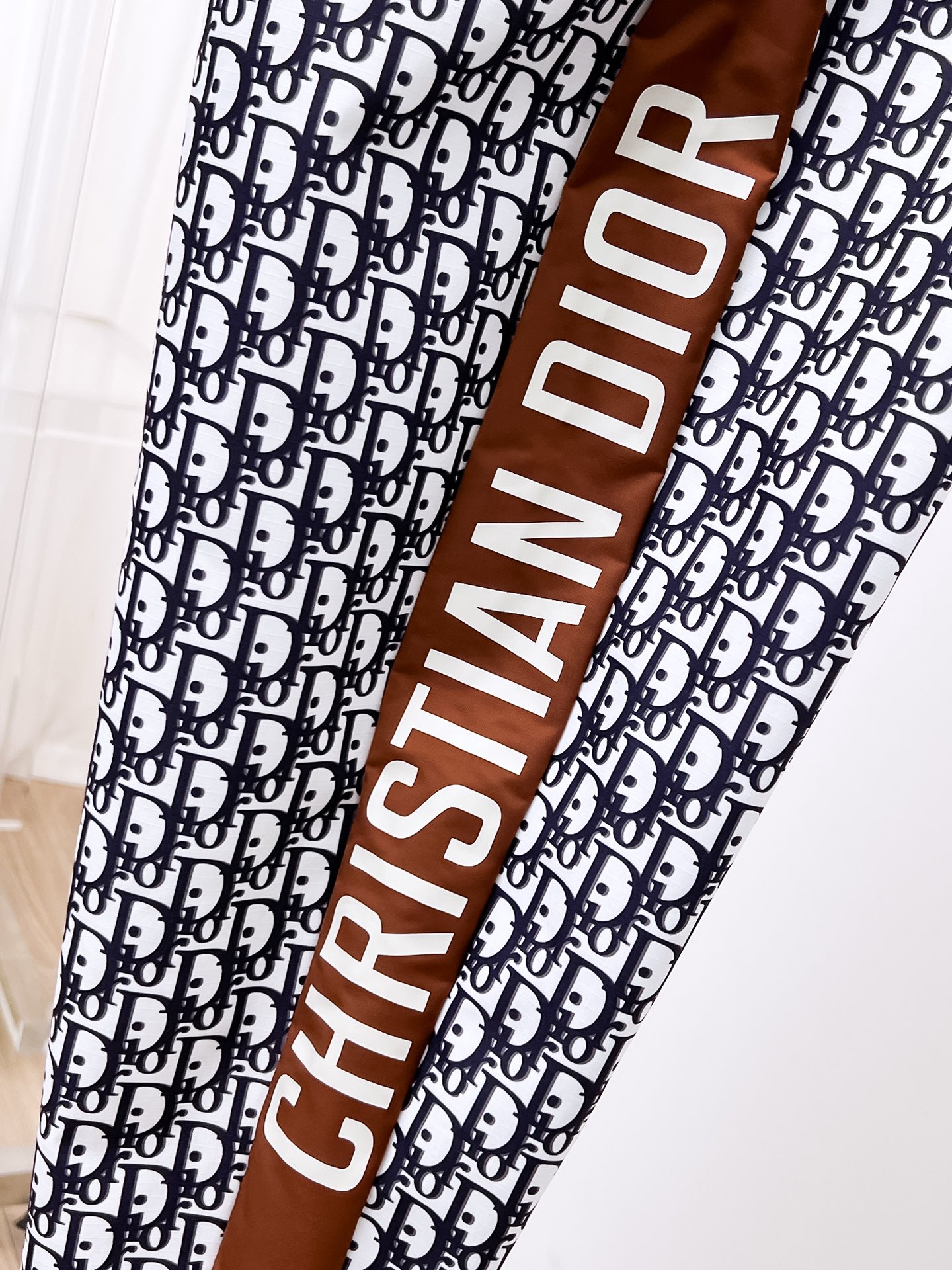   Dior 迪奥 2025 春夏新款 时尚休闲裤 上身舒适透气  颜色黑  蓝  棕   码数M-3X