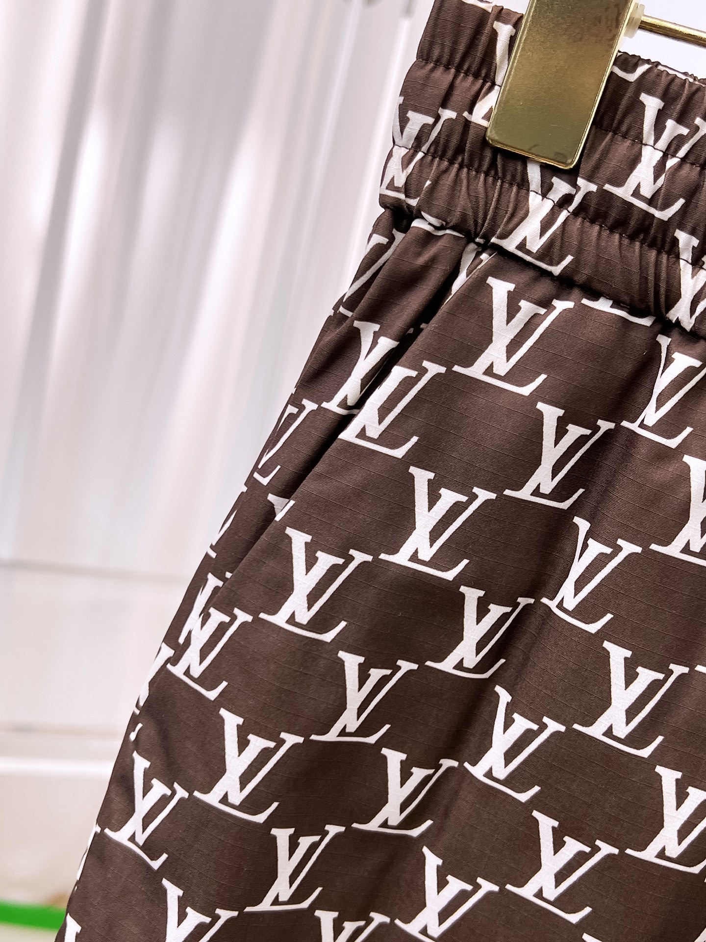   LV 驴家 2025 春夏新款 时尚休闲裤 上身舒适透气  颜色 棕色  黑色  码数M-3XL