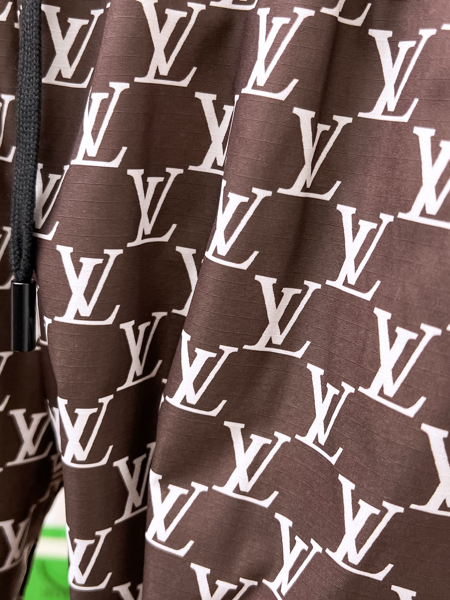   LV 驴家 2025 春夏新款 时尚休闲裤 上身舒适透气  颜色 棕色  黑色  码数M-3XL
