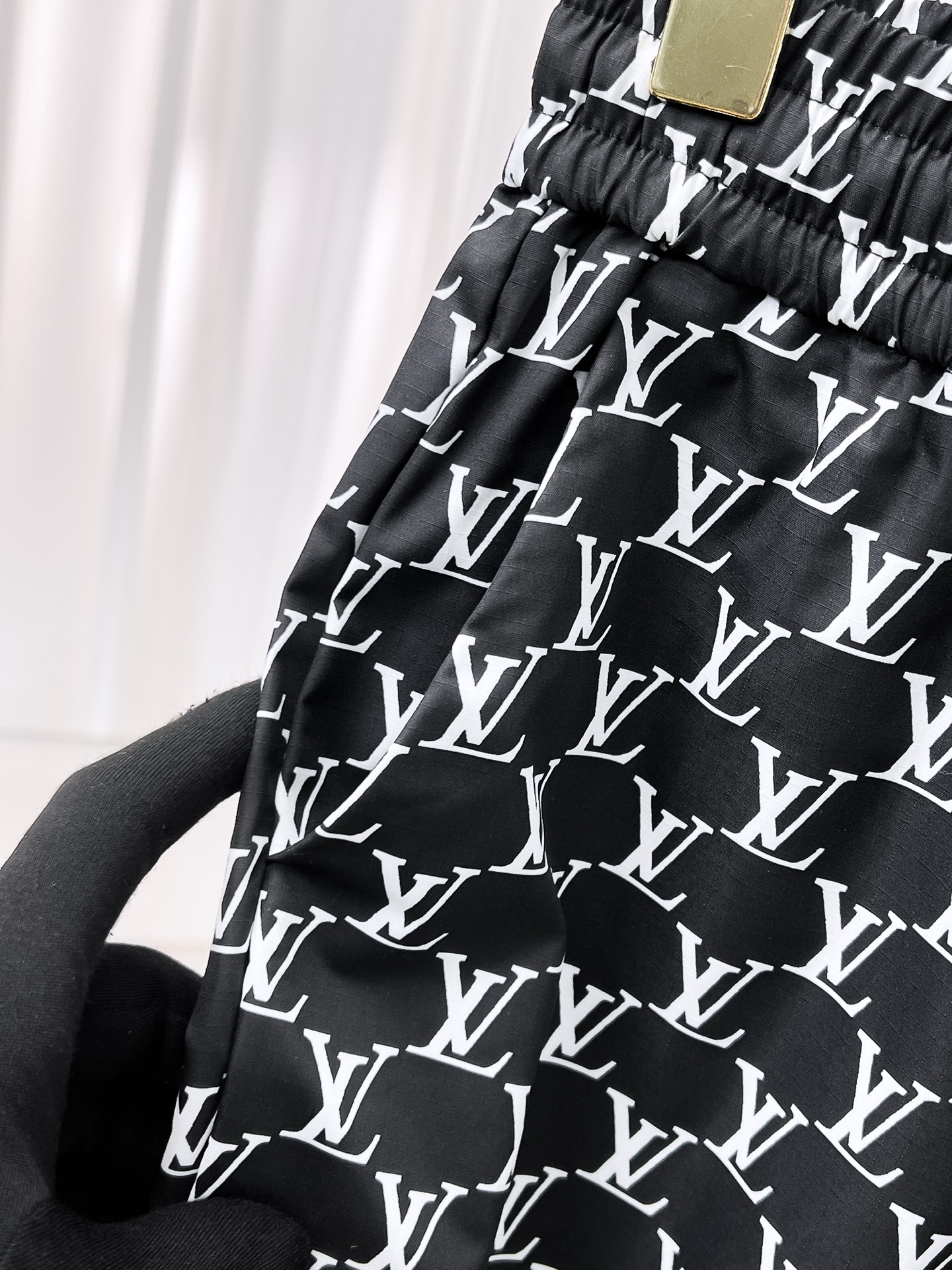   LV 驴家 2025 春夏新款 时尚休闲裤 上身舒适透气  颜色 棕色  黑色  码数M-3XL