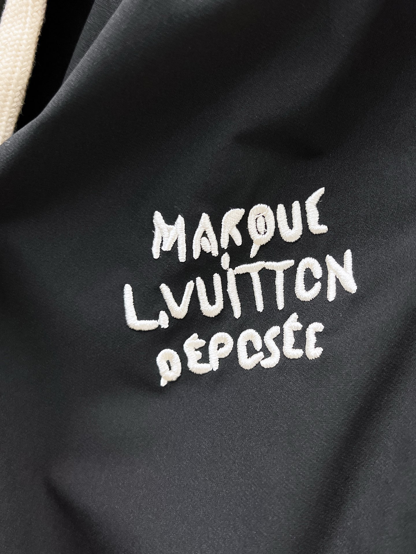   LV 驴家 2025 春夏新款 时尚休闲裤 上身舒适透气  颜色 棕 蓝 黑  码数M-3XL