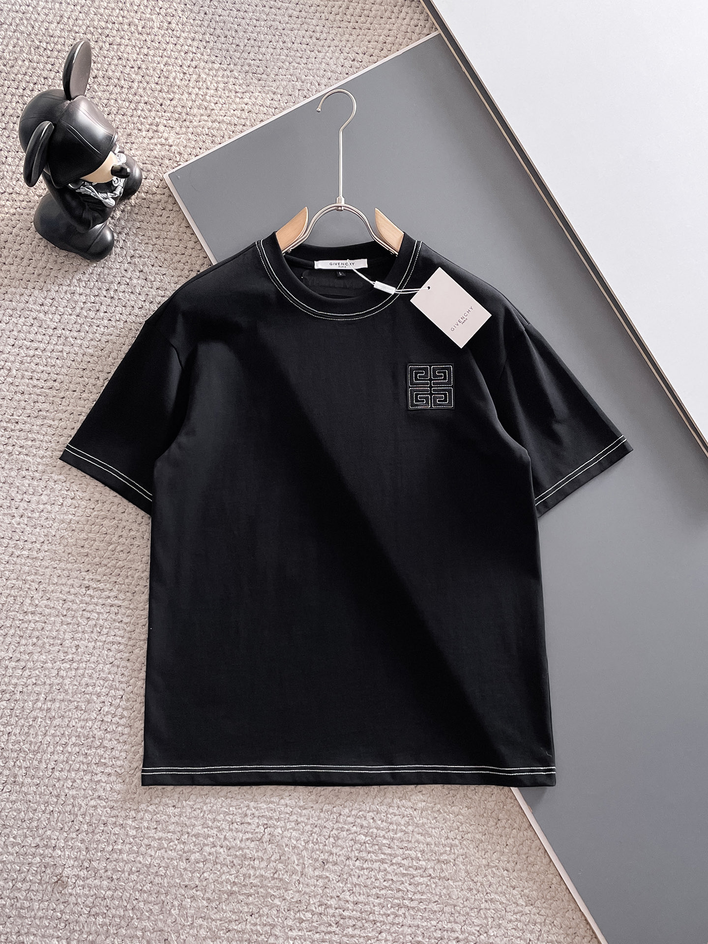 NO:151414,Givenchy's latest spring and summer style, same style for men and women, classic design short-sleeved T-shirt shorts suit, customized pure cotton fabric, soft touch, comfortable to wear, fine workmanship. The upper body effect is invincible and handsome, size M-3XL, given, shorts, T-shirt, tees, t-shirt, alexander wang19860909纪梵希 春夏最新款,男女同款,经典设计短袖T恤短裤套装,定制纯棉面料,手感柔软,穿着舒适,做工精细.上身效果无敌帅气,码数M-3XL,,givenchy,shorts,T-shirt,tees，t-shirt,alexander wang,Men's clothing