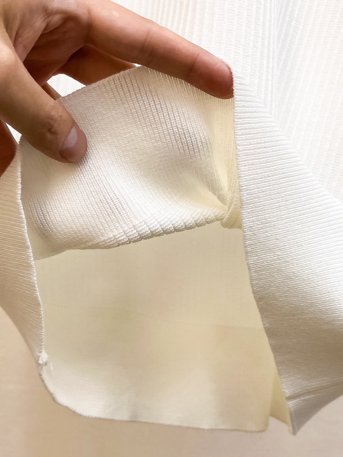 LV 2026新品短袖Polo，帅气时尚，顶级绣花字母logo，简约百搭款。面料针织 不仅挺括，保持潮流