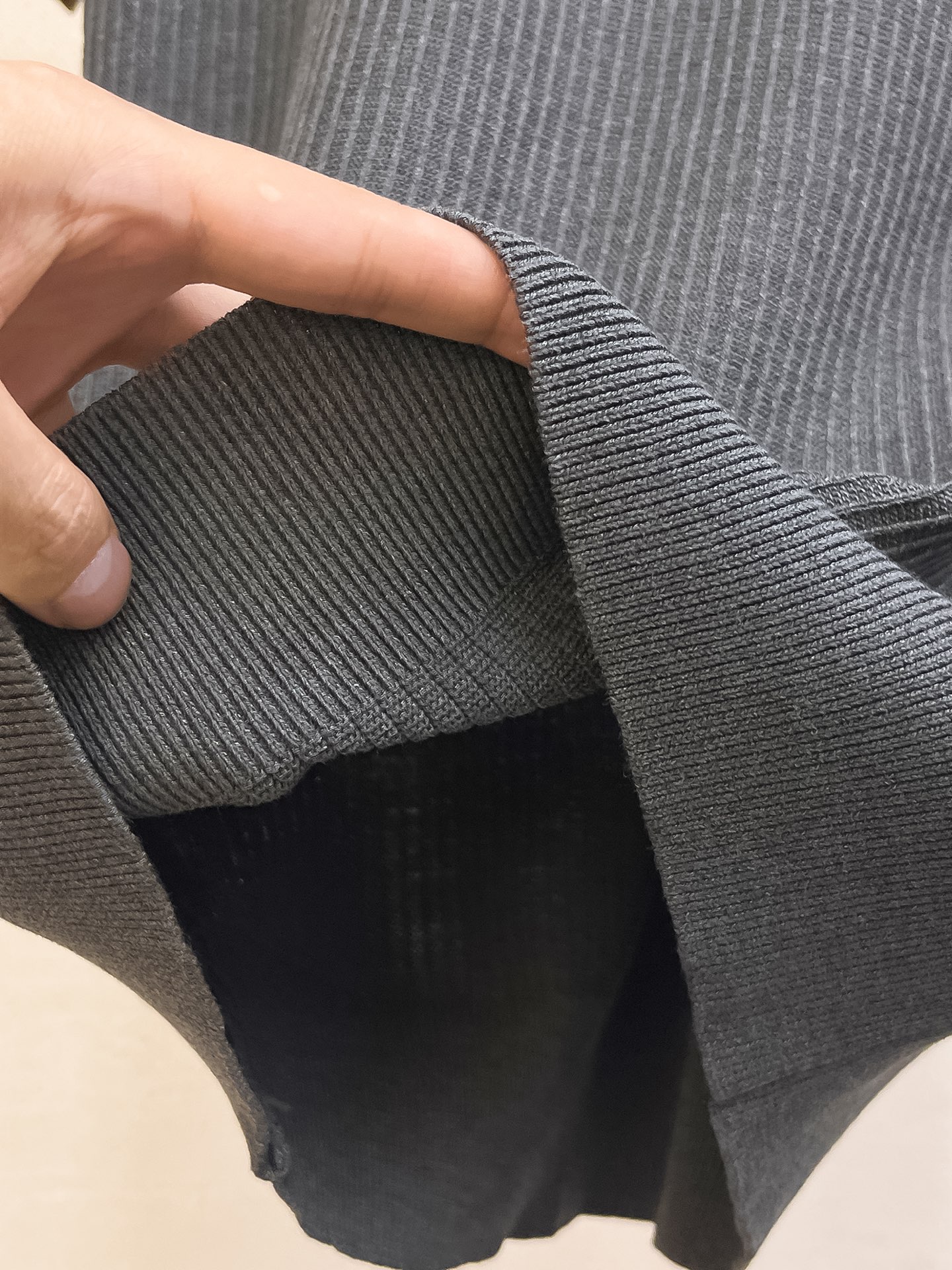 LV 2026新品短袖Polo，帅气时尚，顶级绣花字母logo，简约百搭款。面料针织 不仅挺括，保持潮流