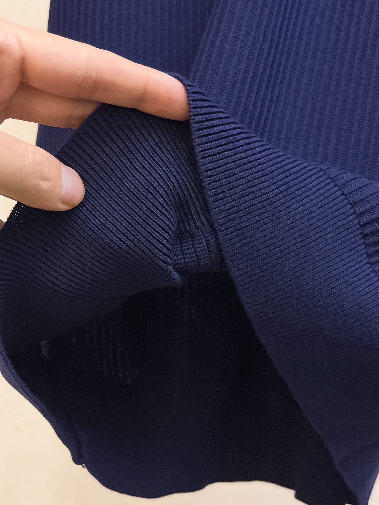 LV 2026新品短袖Polo，帅气时尚，顶级绣花字母logo，简约百搭款。面料针织 不仅挺括，保持潮流