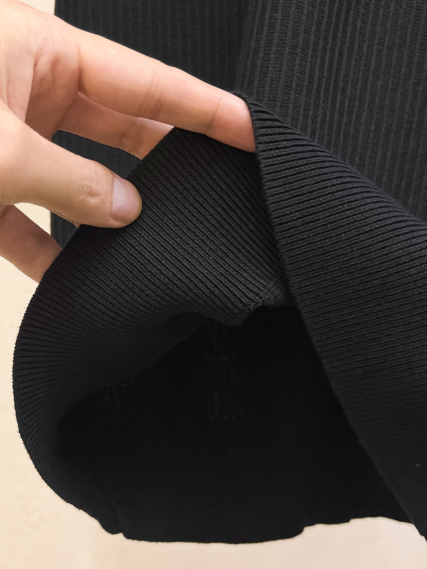 LV 2026新品短袖Polo，帅气时尚，顶级绣花字母logo，简约百搭款。面料针织 不仅挺括，保持潮流