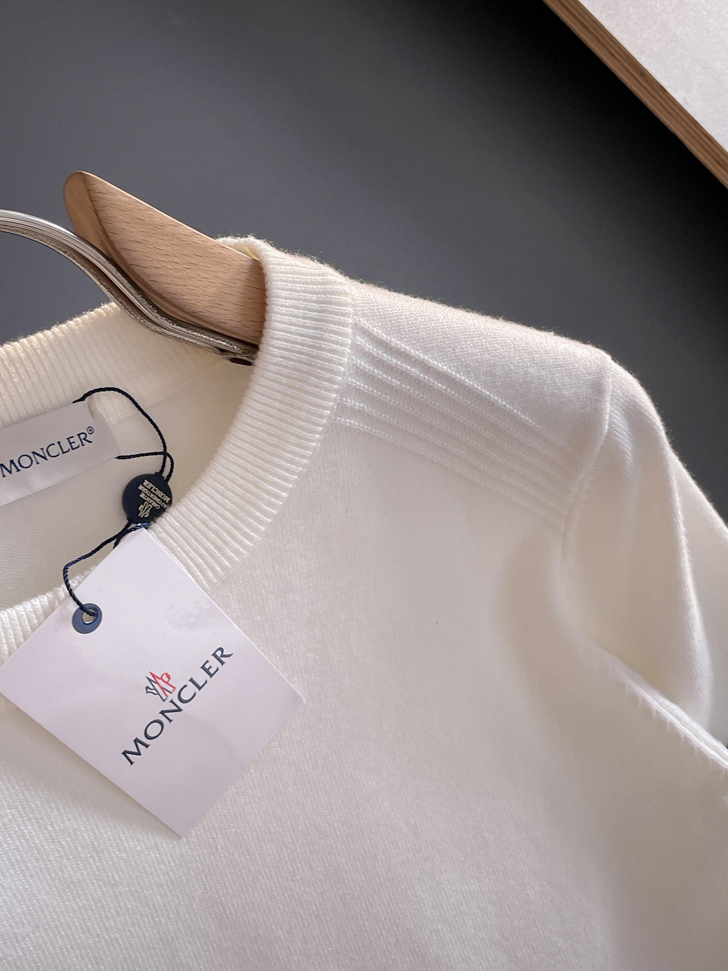 毛衣 2025秋冬最新系列，专柜1:1顶级复刻，全品相！加厚款，潮人必备单品！懂货的老铁赶紧下手，面料：