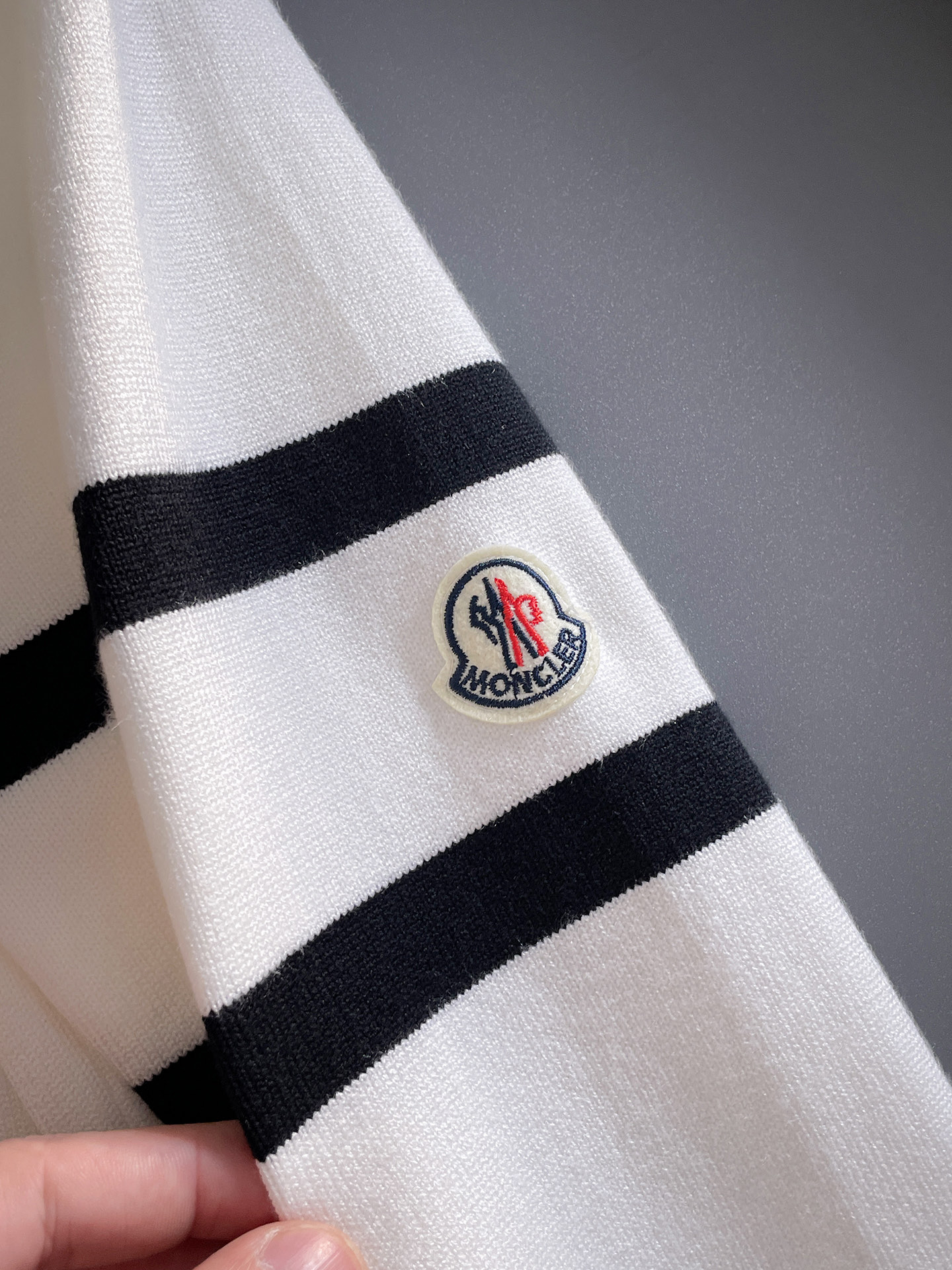 毛衣 2025秋冬最新系列，专柜1:1顶级复刻，全品相！加厚款，潮人必备单品！懂货的老铁赶紧下手，面料：