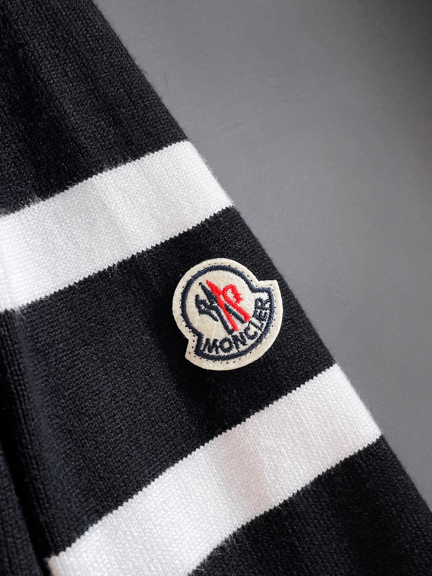 毛衣 2025秋冬最新系列，专柜1:1顶级复刻，全品相！加厚款，潮人必备单品！懂货的老铁赶紧下手，面料：