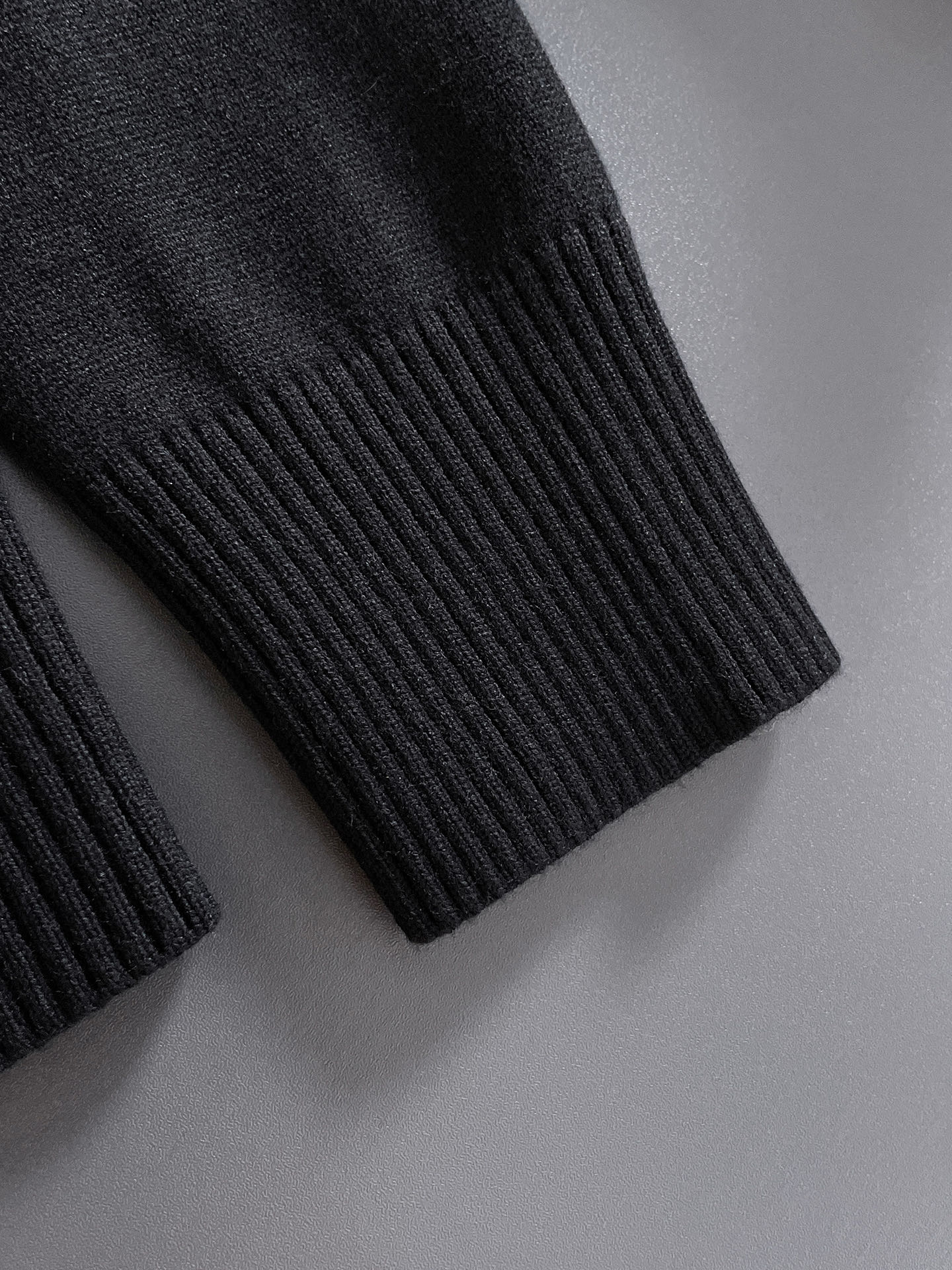 毛衣 2025秋冬最新系列，专柜1:1顶级复刻，全品相！加厚款，潮人必备单品！懂货的老铁赶紧下手，面料：