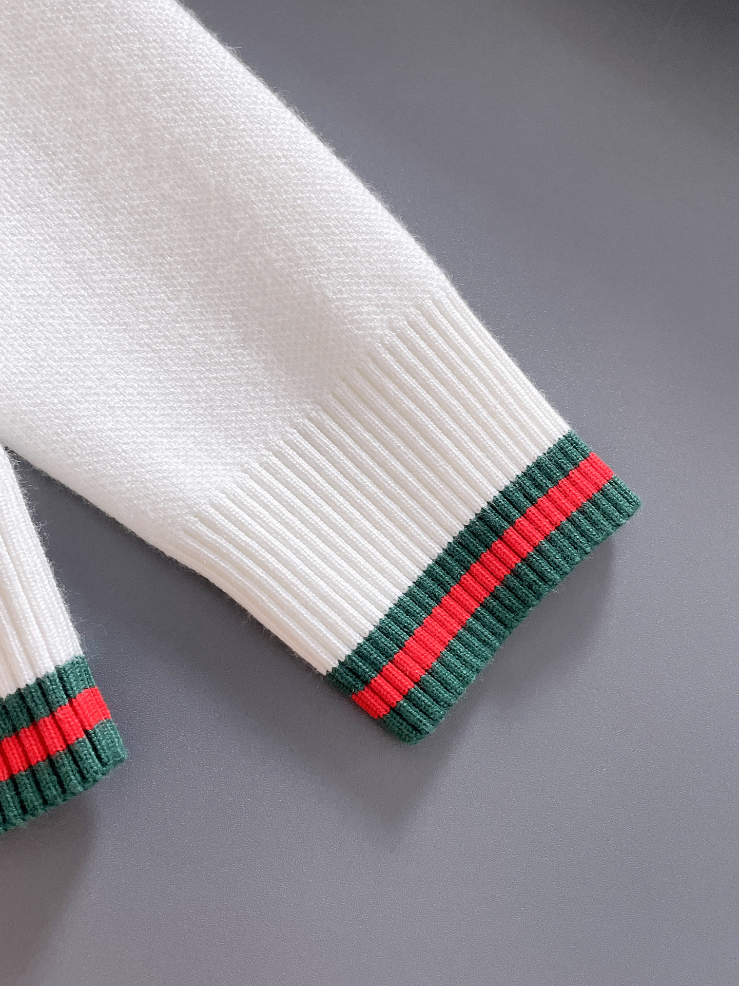 毛衣 2025秋冬最新系列，专柜1:1顶级复刻，全品相！加厚款，潮人必备单品！懂货的老铁赶紧下手，面料：