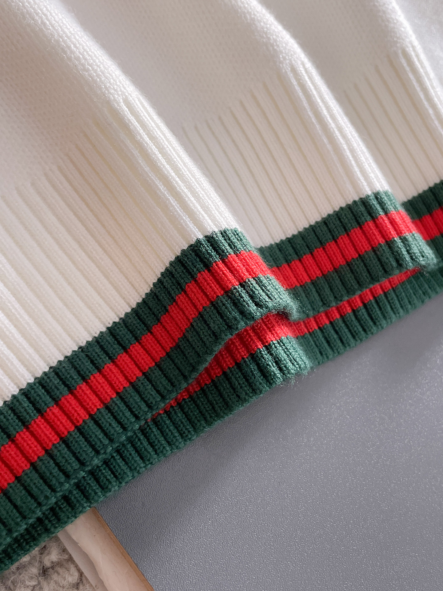 毛衣 2025秋冬最新系列，专柜1:1顶级复刻，全品相！加厚款，潮人必备单品！懂货的老铁赶紧下手，面料：