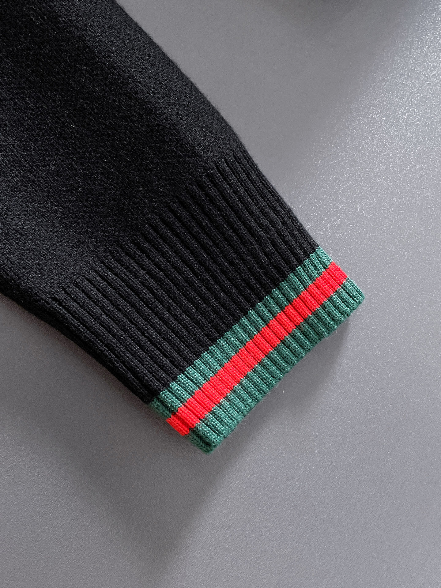 毛衣 2025秋冬最新系列，专柜1:1顶级复刻，全品相！加厚款，潮人必备单品！懂货的老铁赶紧下手，面料：