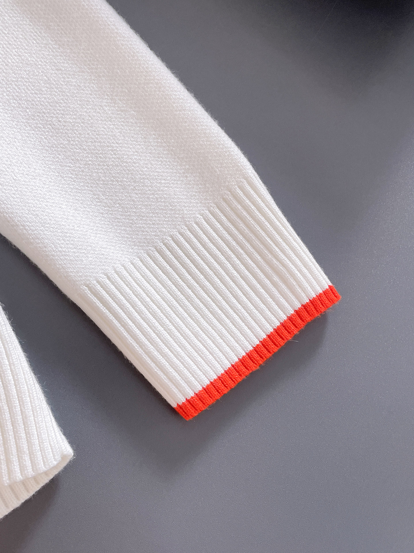 毛衣 2025秋冬最新系列，专柜1:1顶级复刻，全品相！加厚款，潮人必备单品！懂货的老铁赶紧下手，面料：