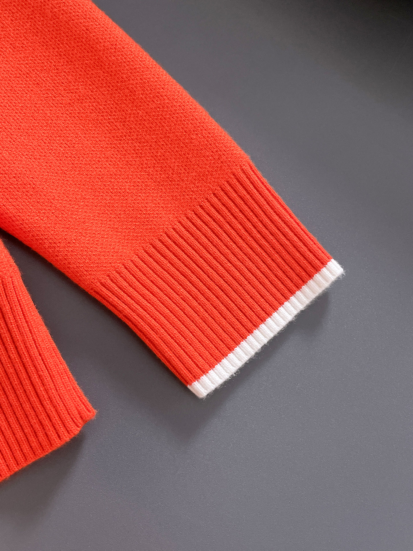 毛衣 2025秋冬最新系列，专柜1:1顶级复刻，全品相！加厚款，潮人必备单品！懂货的老铁赶紧下手，面料：