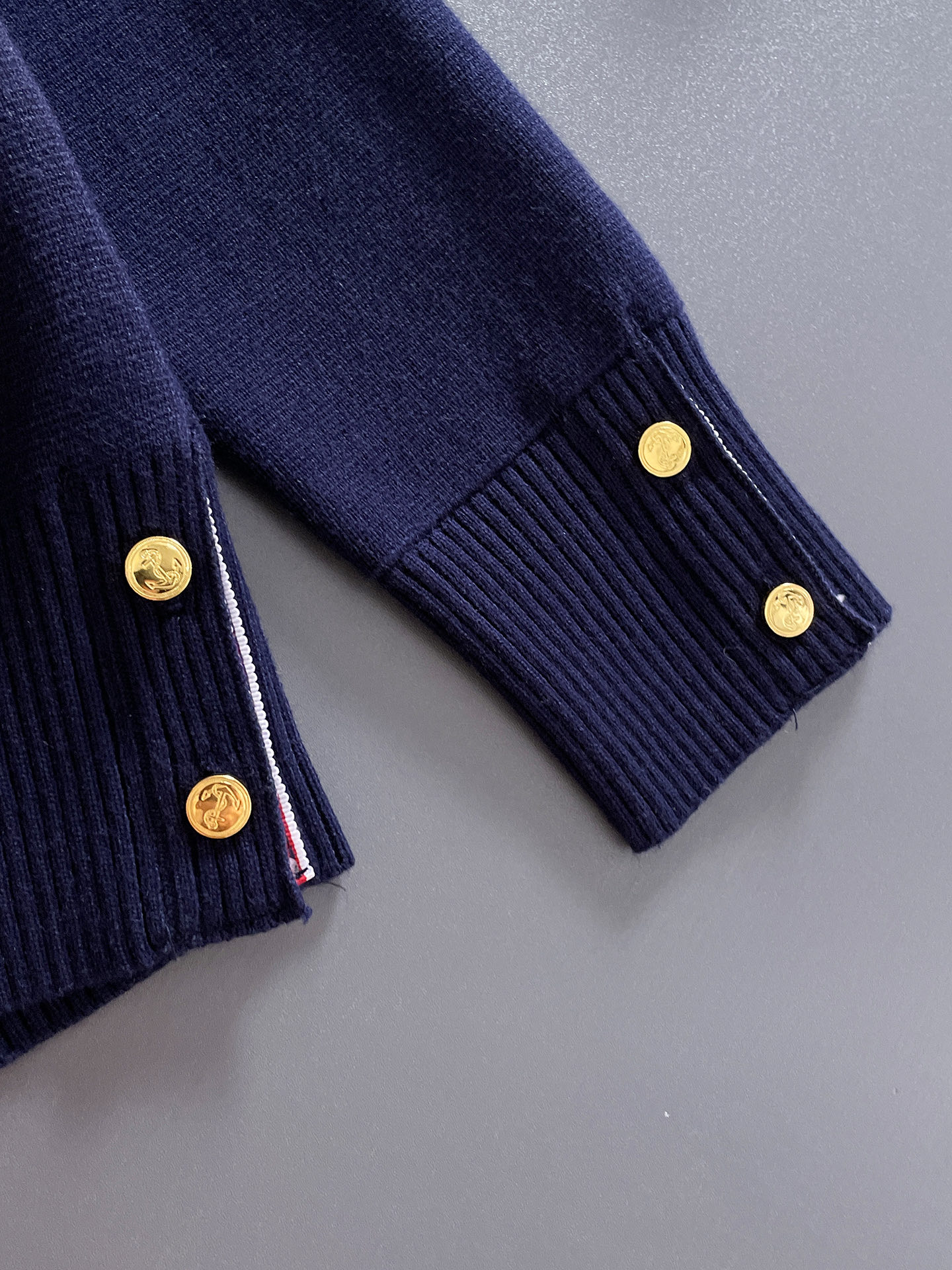 毛衣 2025秋冬最新系列，专柜1:1顶级复刻，全品相！加厚款，潮人必备单品！懂货的老铁赶紧下手，面料：