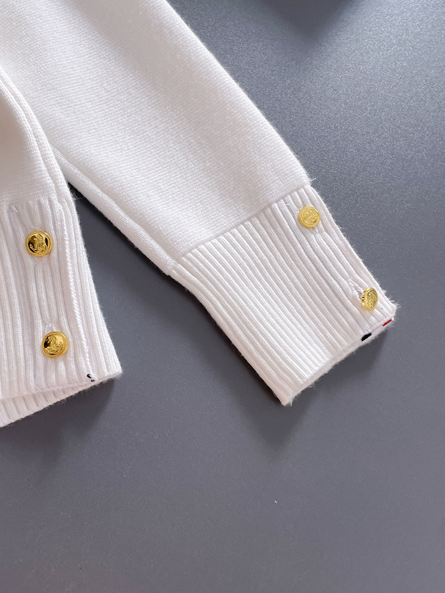 毛衣 2025秋冬最新系列，专柜1:1顶级复刻，全品相！加厚款，潮人必备单品！懂货的老铁赶紧下手，面料：